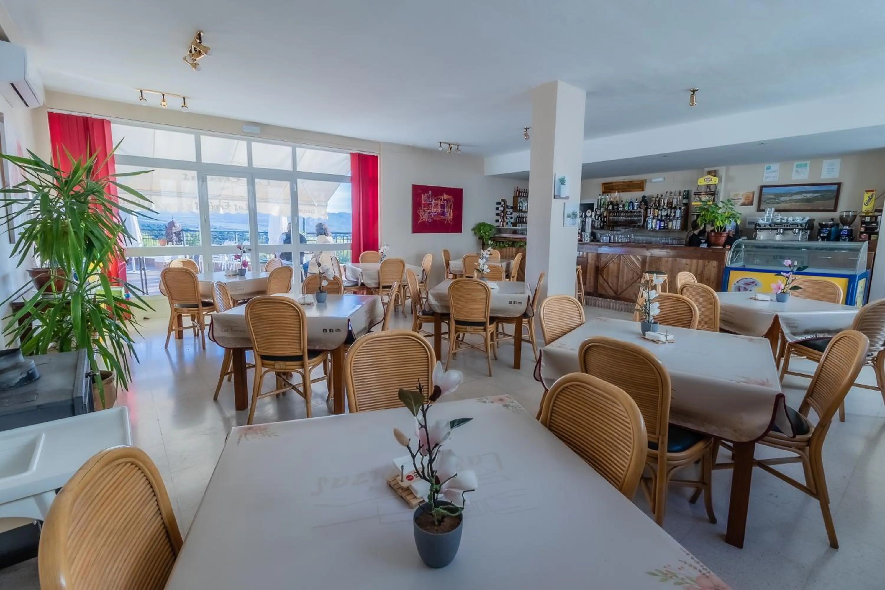 Restaurant/places to eat in Hotel Las Errizas by Vivere Stays