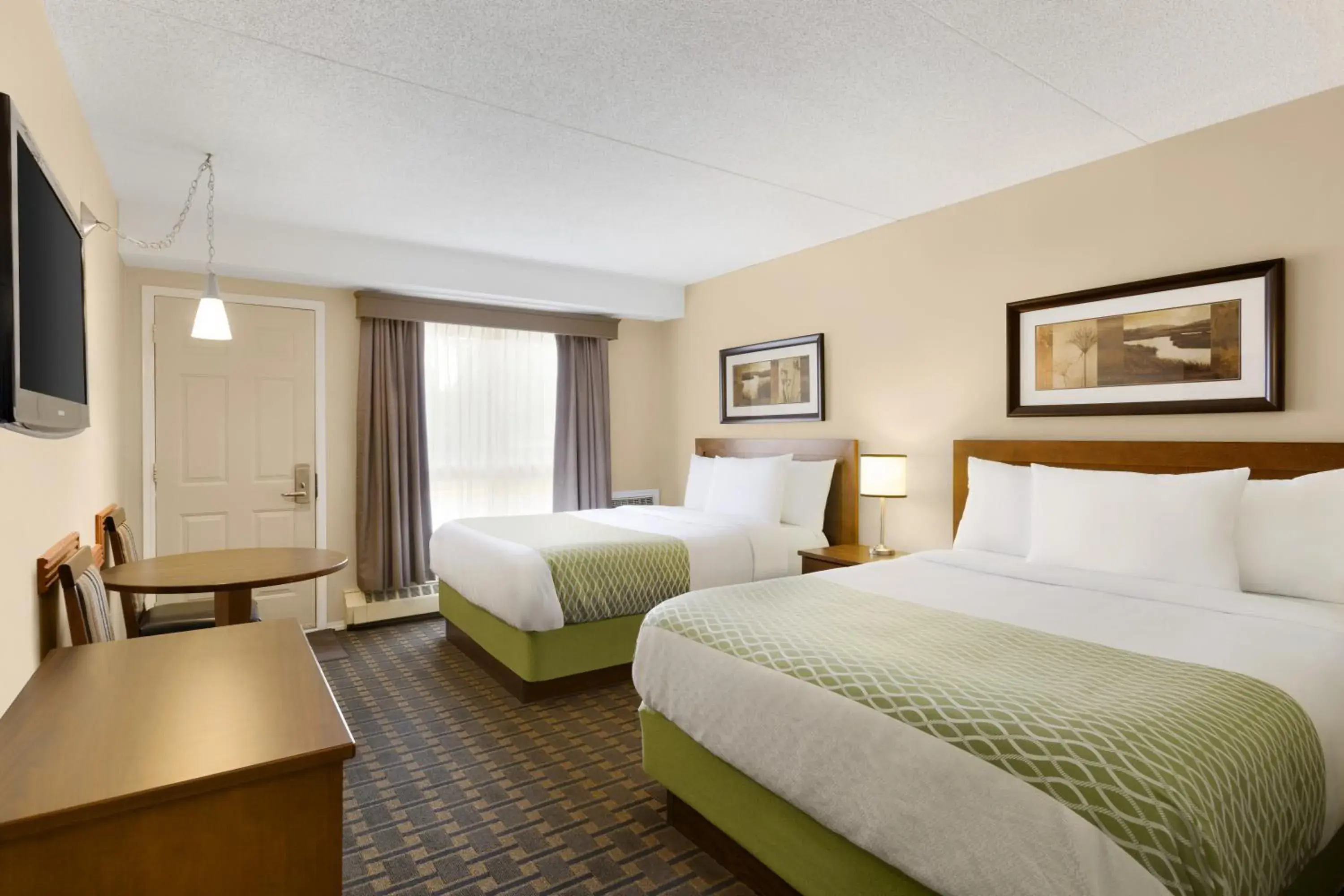 Bedroom, Bed in Colonial Square Inn & Suites Bedroom, Bed in Colonial Square Inn & Suites