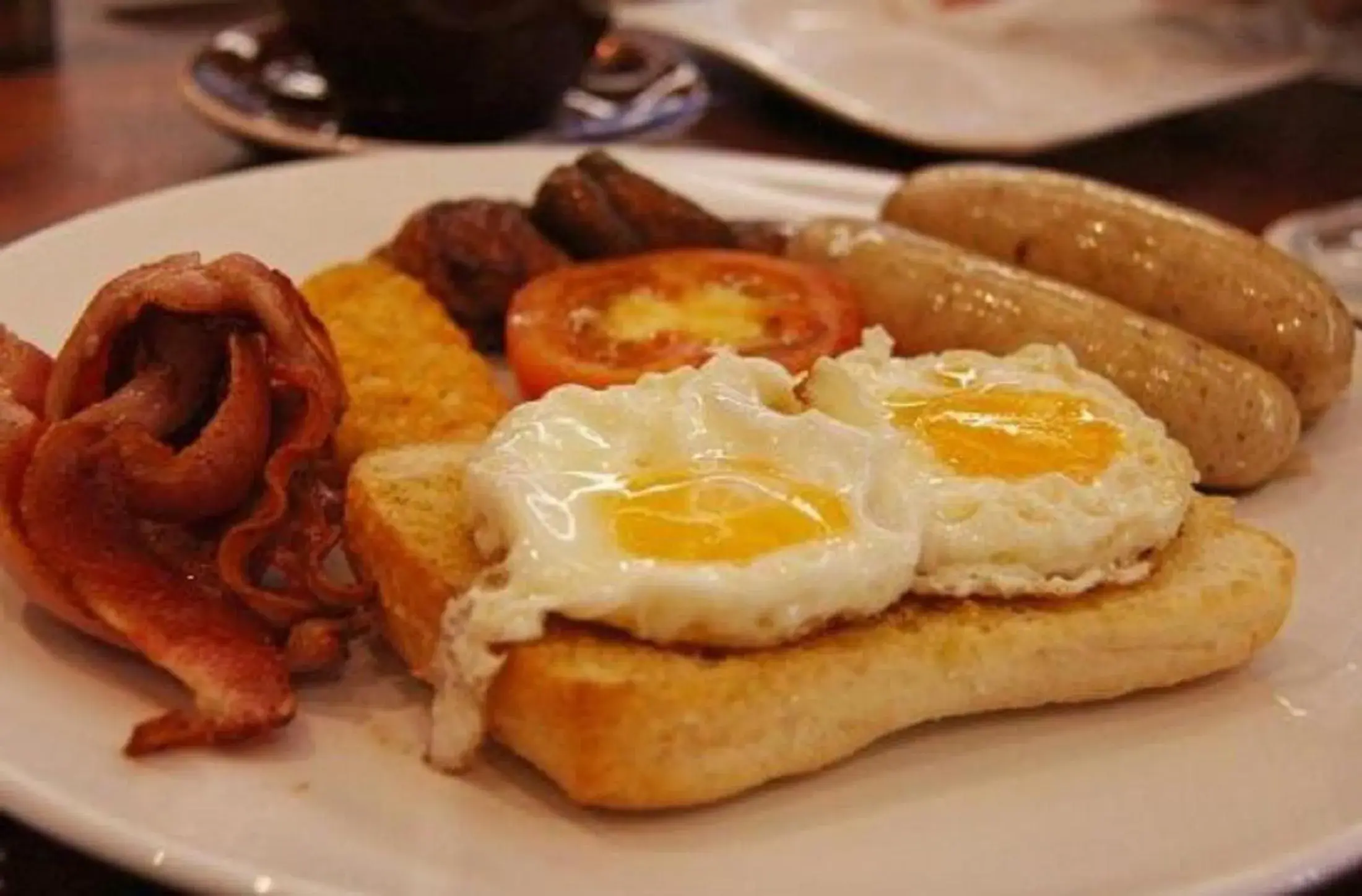 Breakfast in Colonial Square Inn & Suites Breakfast in Colonial Square Inn & Suites