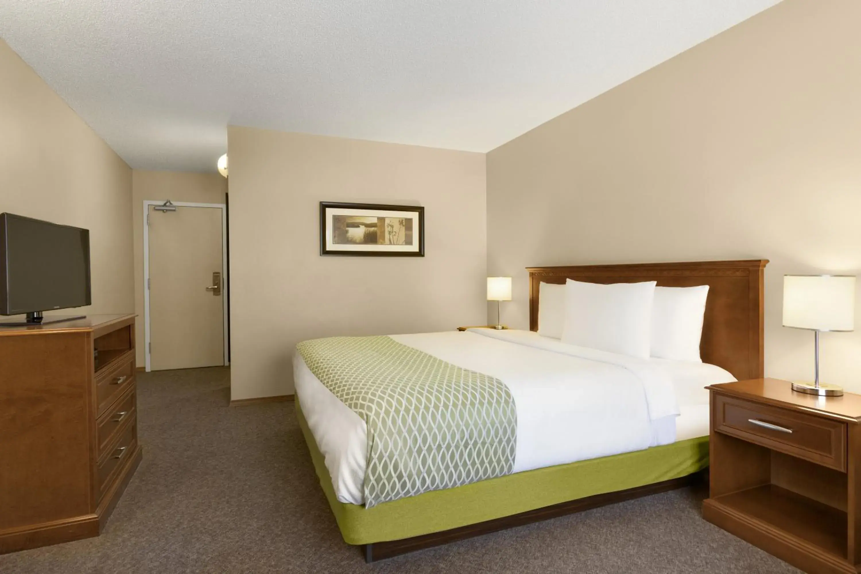 Bedroom, Bed in Colonial Square Inn & Suites Bedroom, Bed in Colonial Square Inn & Suites
