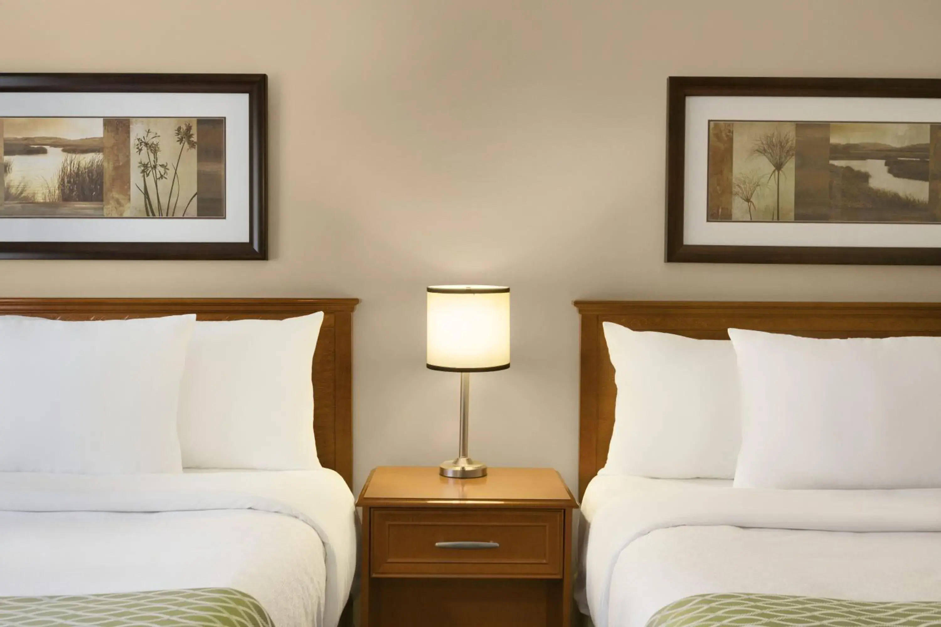 Bedroom, Bed in Colonial Square Inn & Suites Bedroom, Bed in Colonial Square Inn & Suites