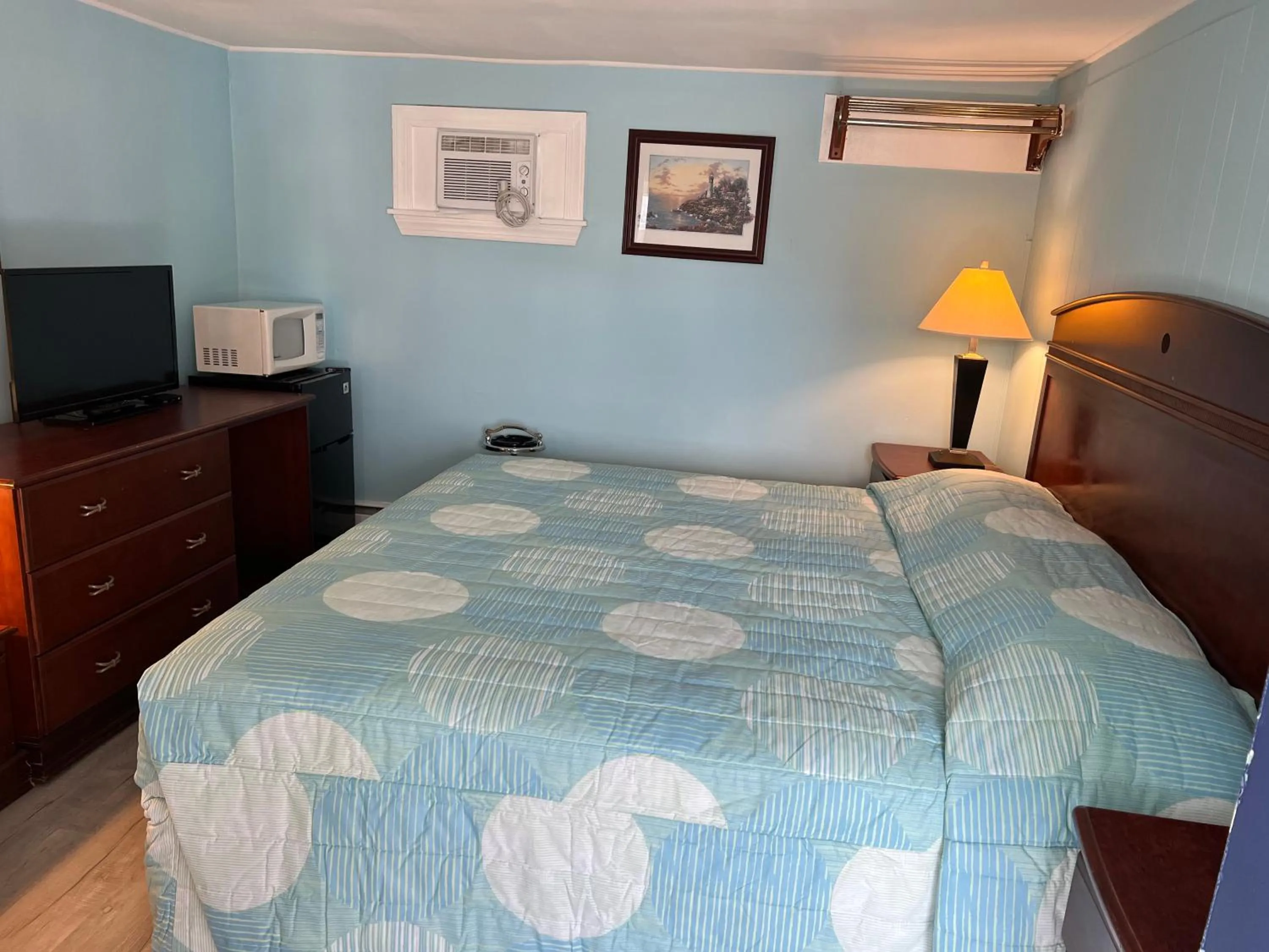 Photo of the whole room, Bed in Budget Inn Motel Suites Somers Point