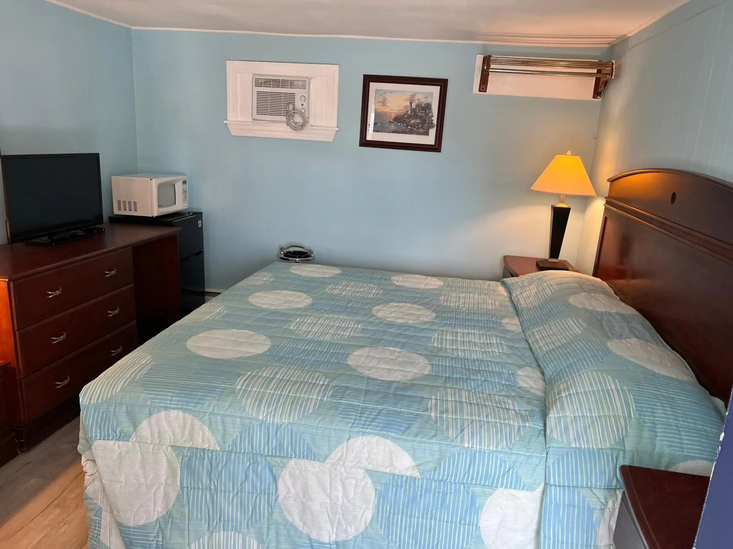 Standard King Room in Budget Inn Motel Suites Somers Point Standard King Room in Budget Inn Motel Suites Somers Point