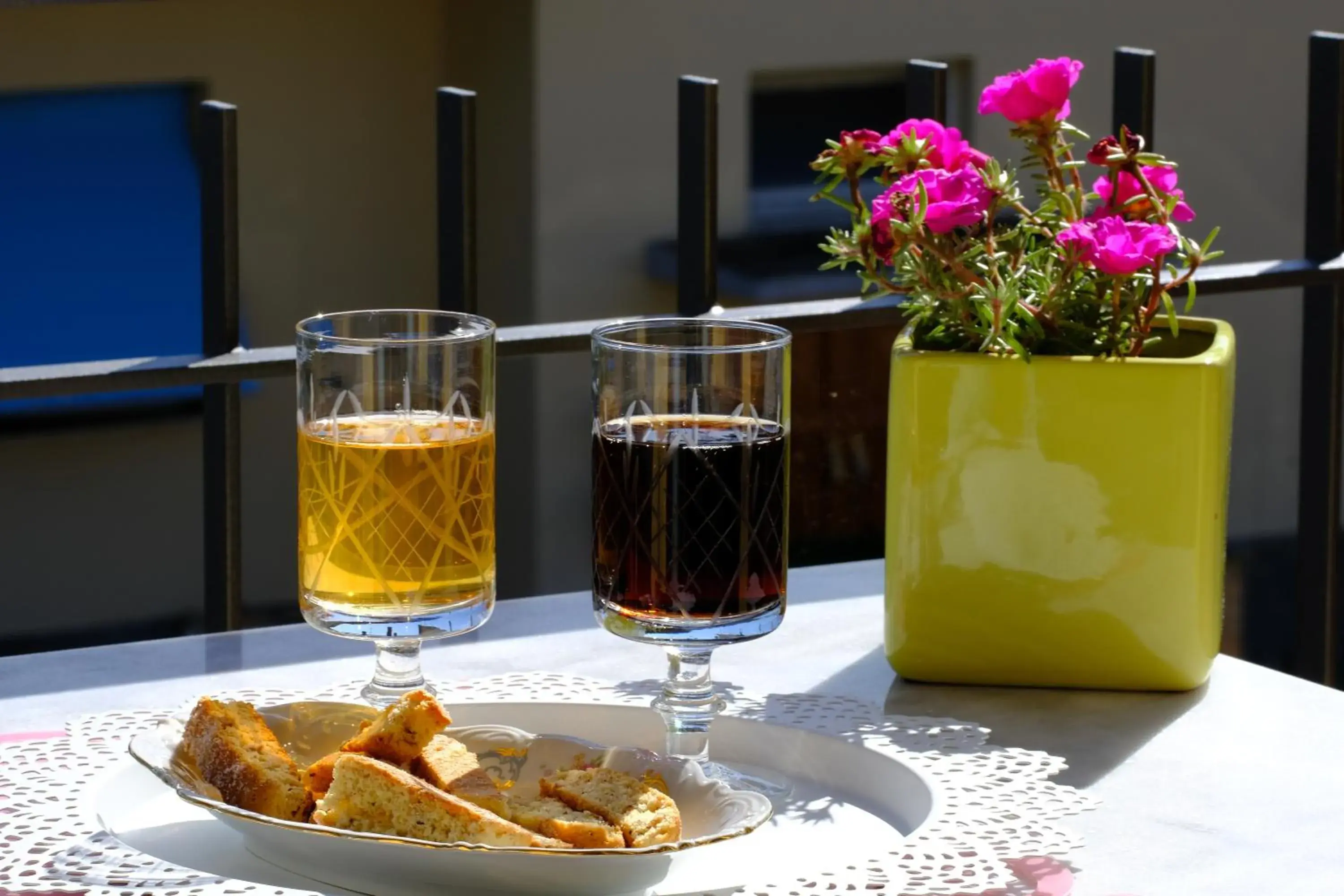 Deluxe Triple Room with Balcony in B&B La Cornice Deluxe Triple Room with Balcony in B&B La Cornice