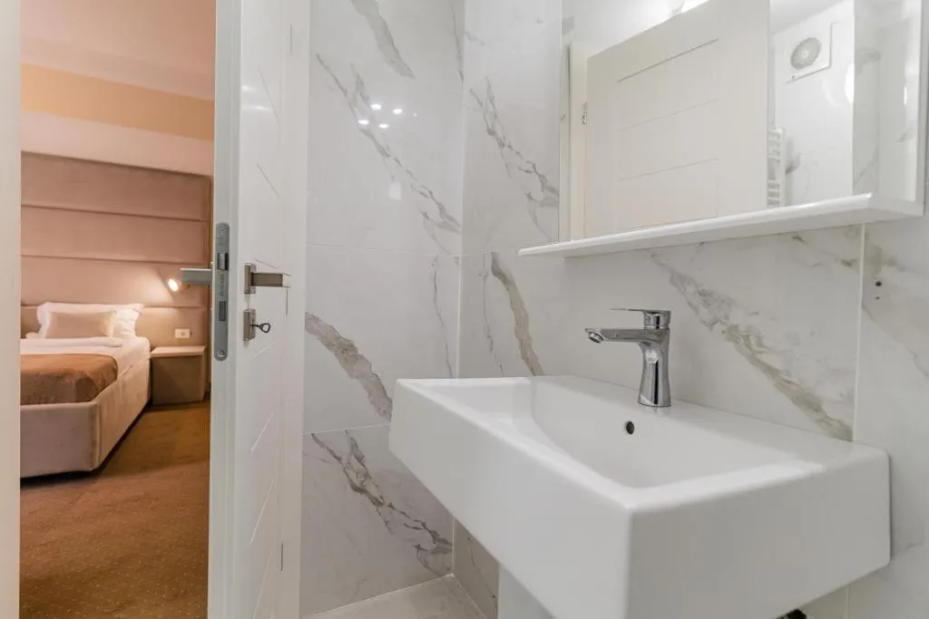 Bathroom, Bed in Pensiunea Elisei