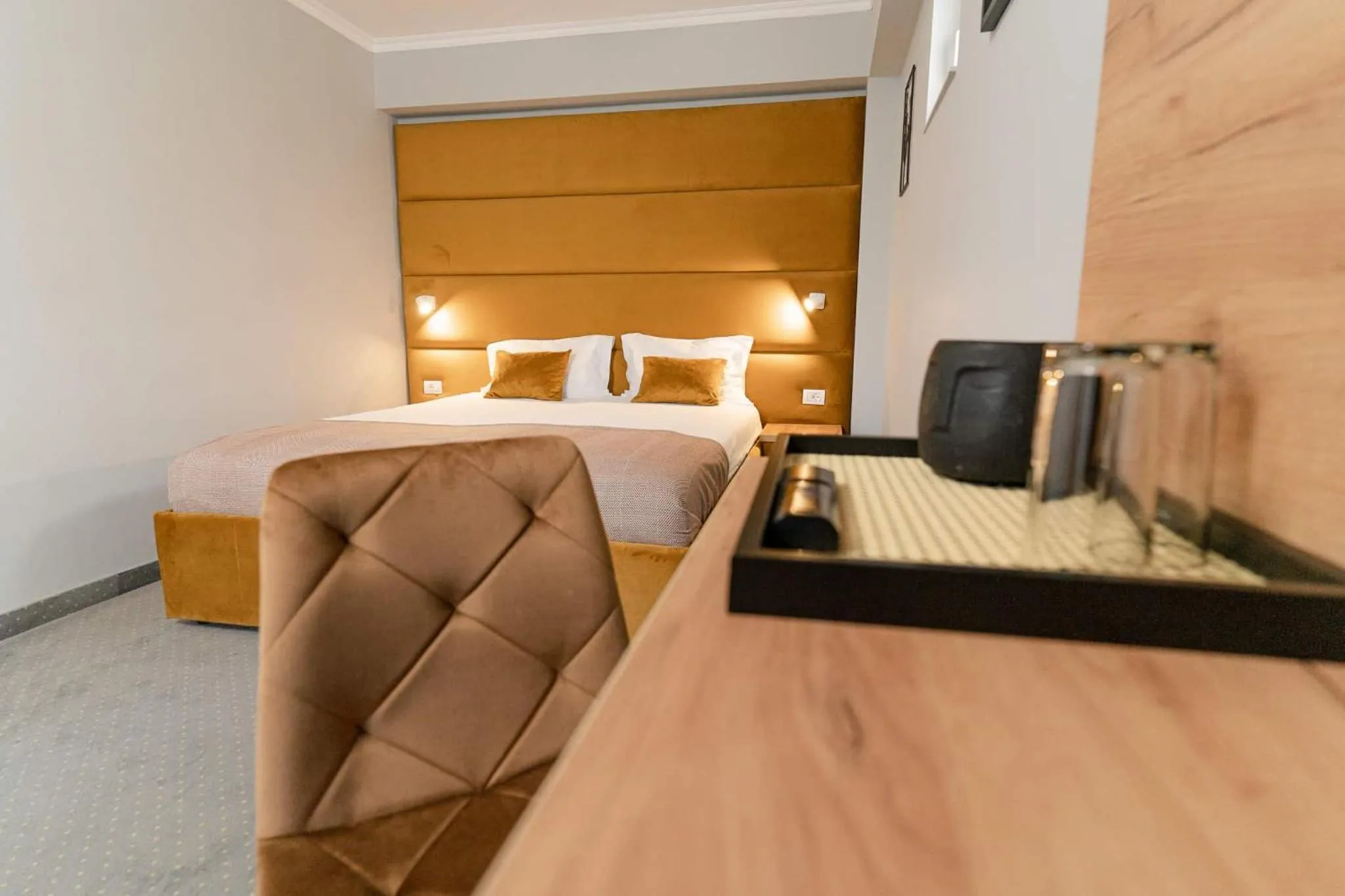 Bed in Pensiunea Elisei