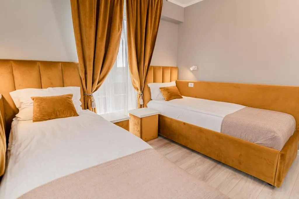 Bed in Pensiunea Elisei