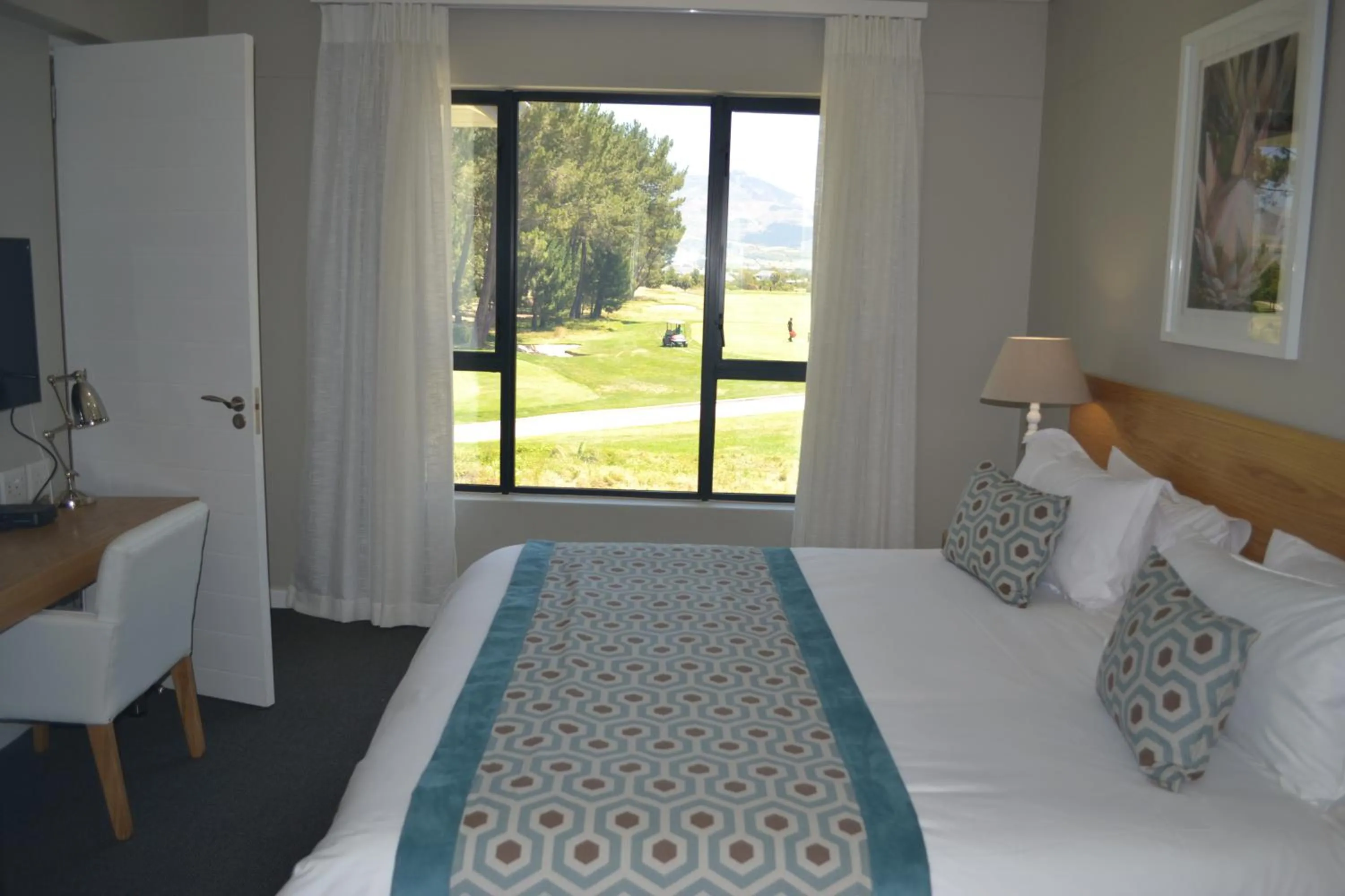 Bedroom, Bed in Pearl Valley Suites