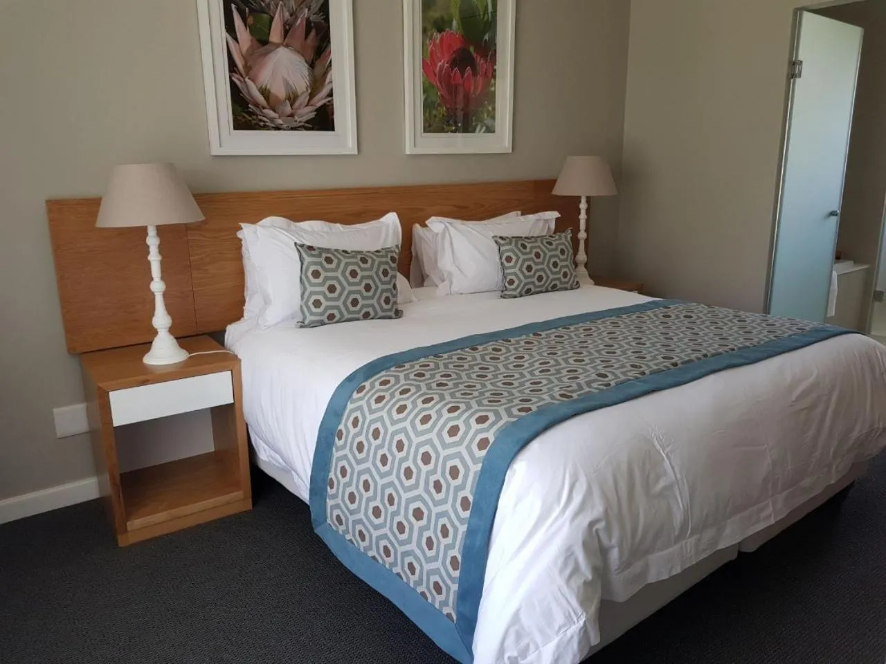 Bedroom, Bed in Pearl Valley Suites
