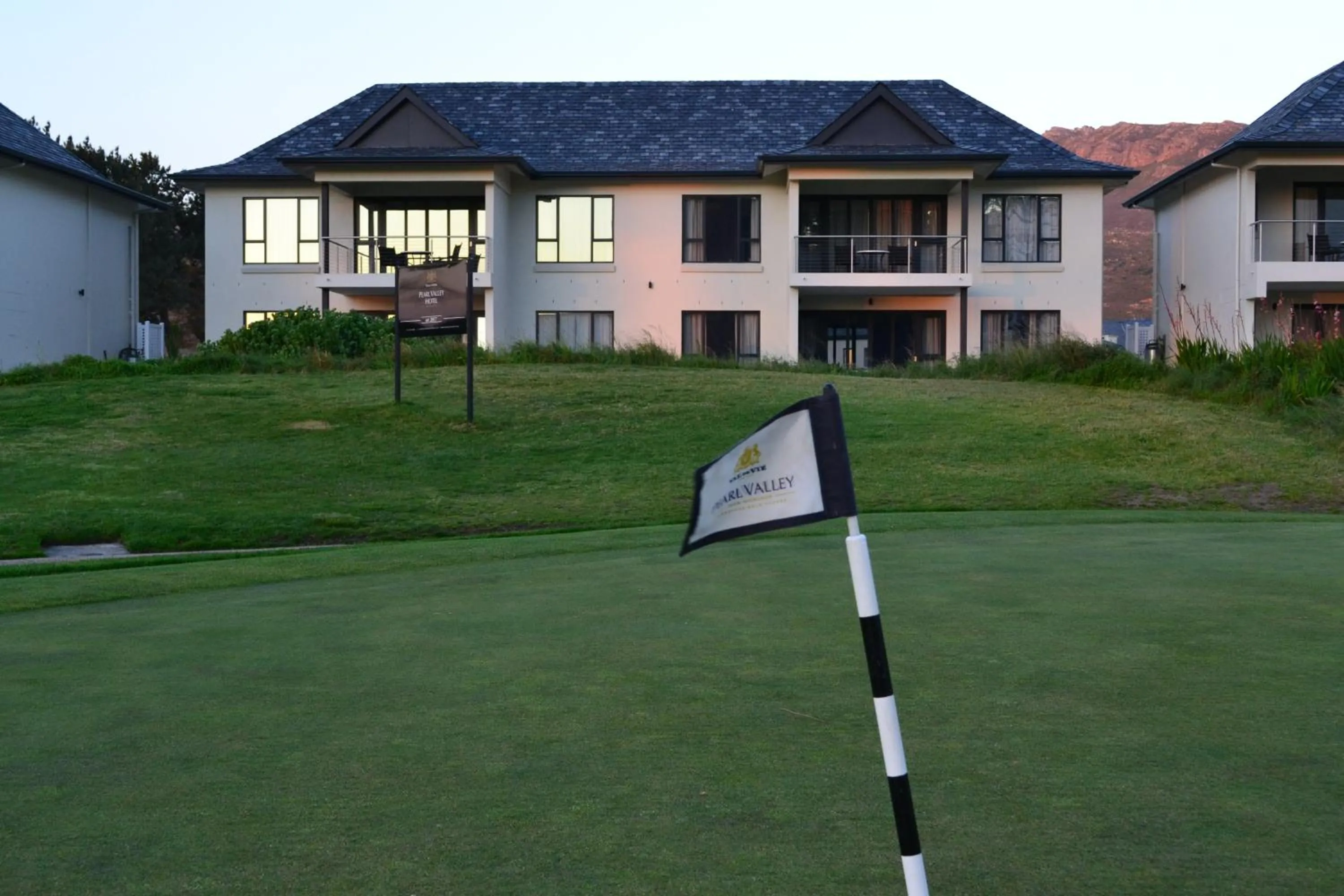 Golfcourse in Pearl Valley Suites