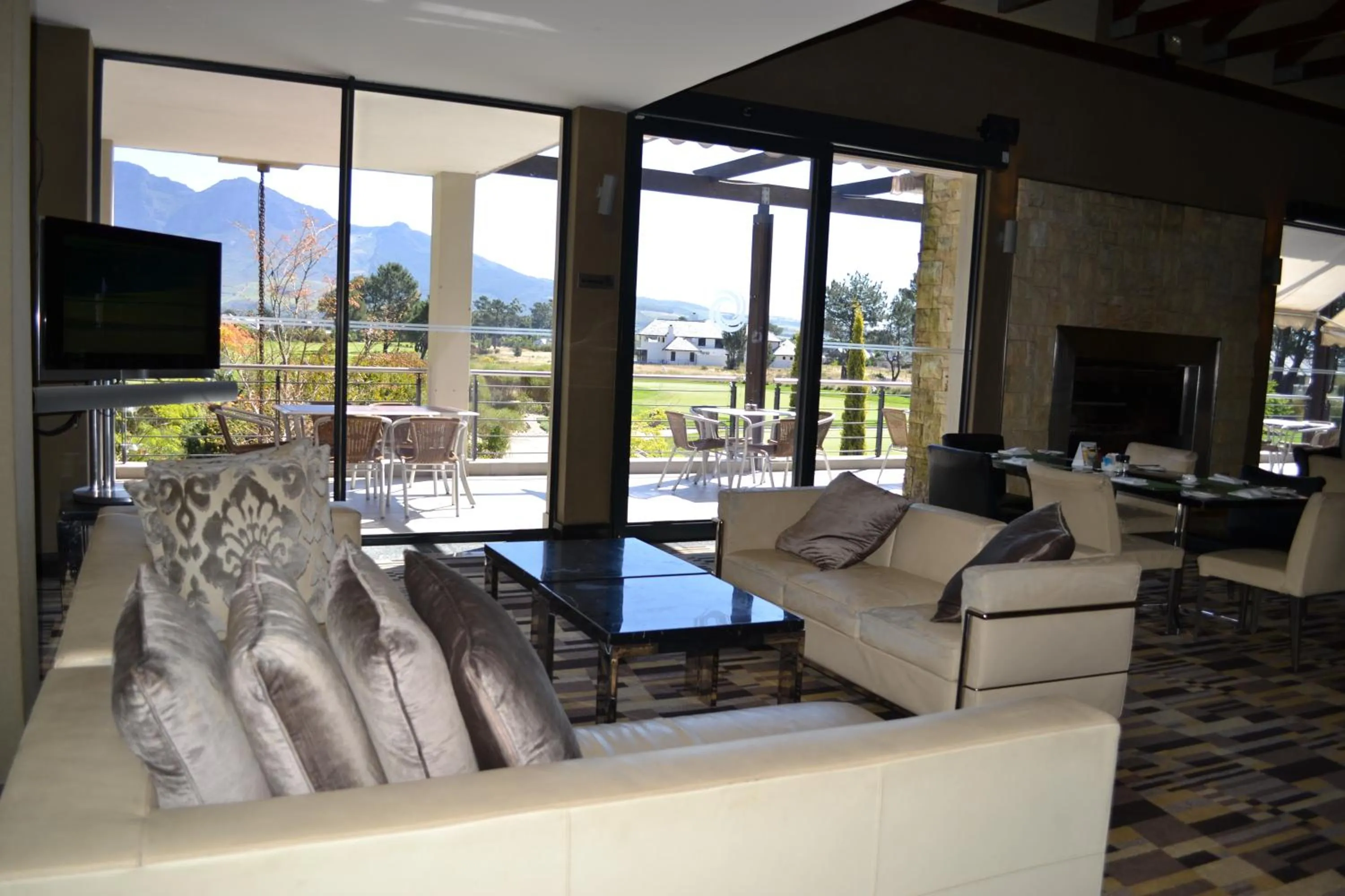 Restaurant/places to eat in Pearl Valley Suites