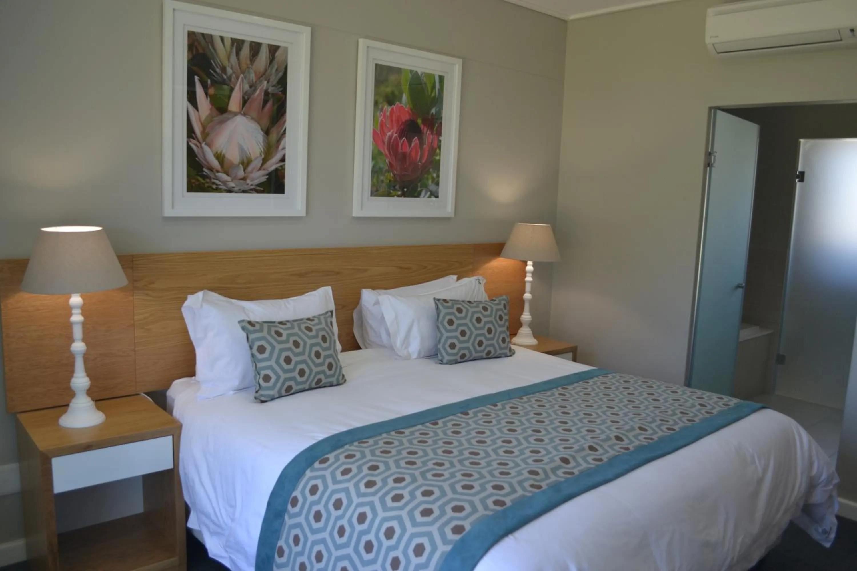 Bedroom, Bed in Pearl Valley Suites