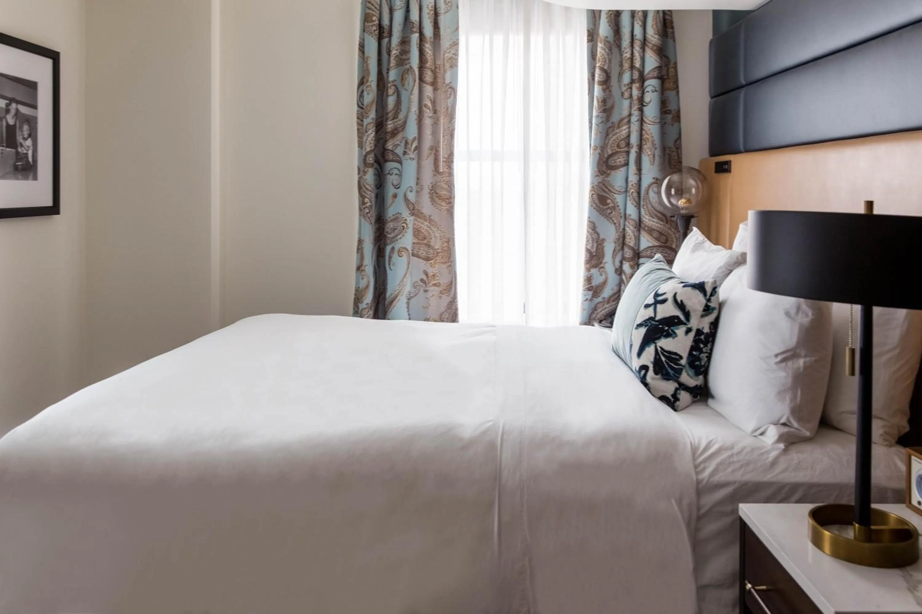 Bed in Hotel Theodore Seattle Downtown, Tapestry by Hilton