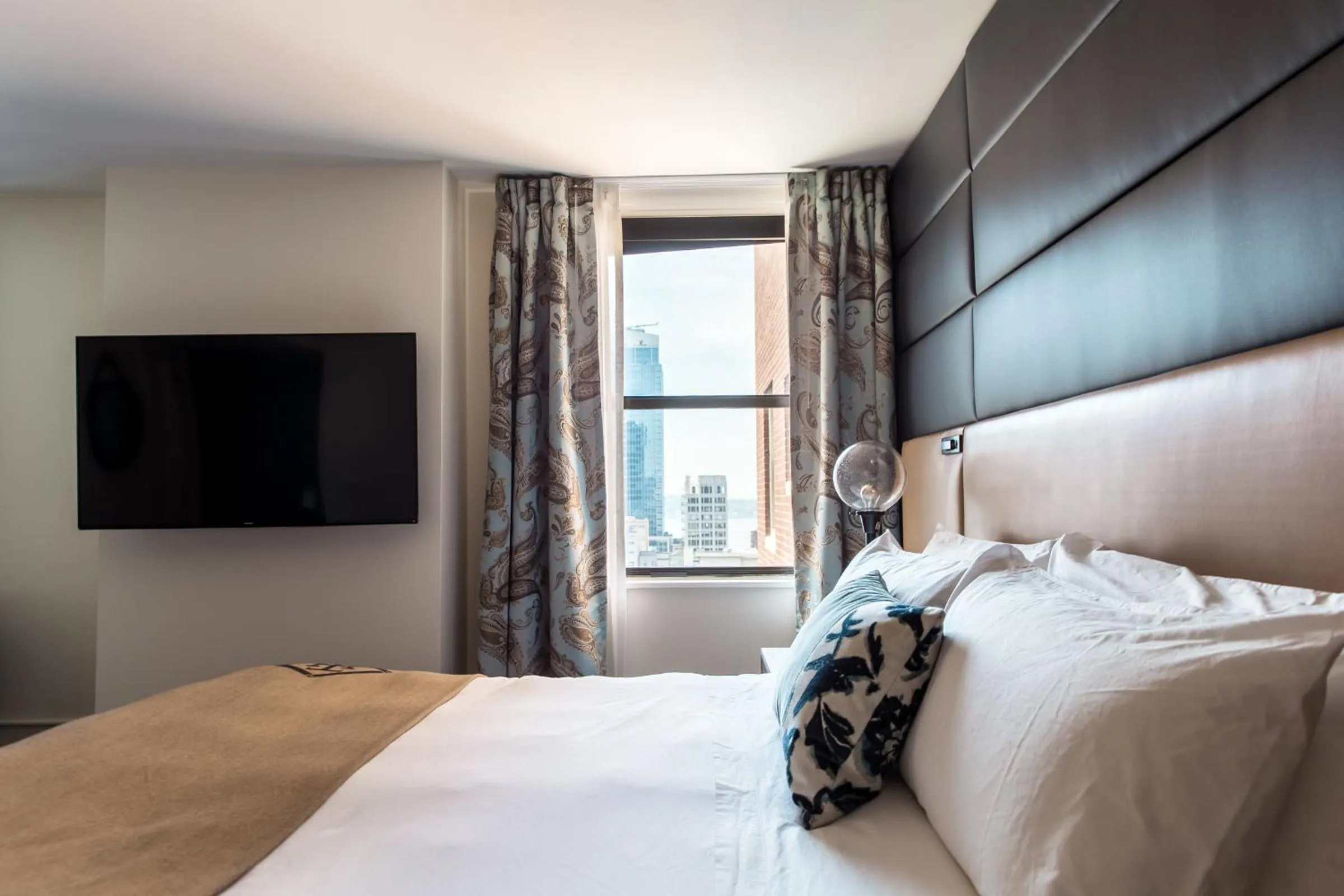 Bed in Hotel Theodore Seattle Downtown, Tapestry by Hilton