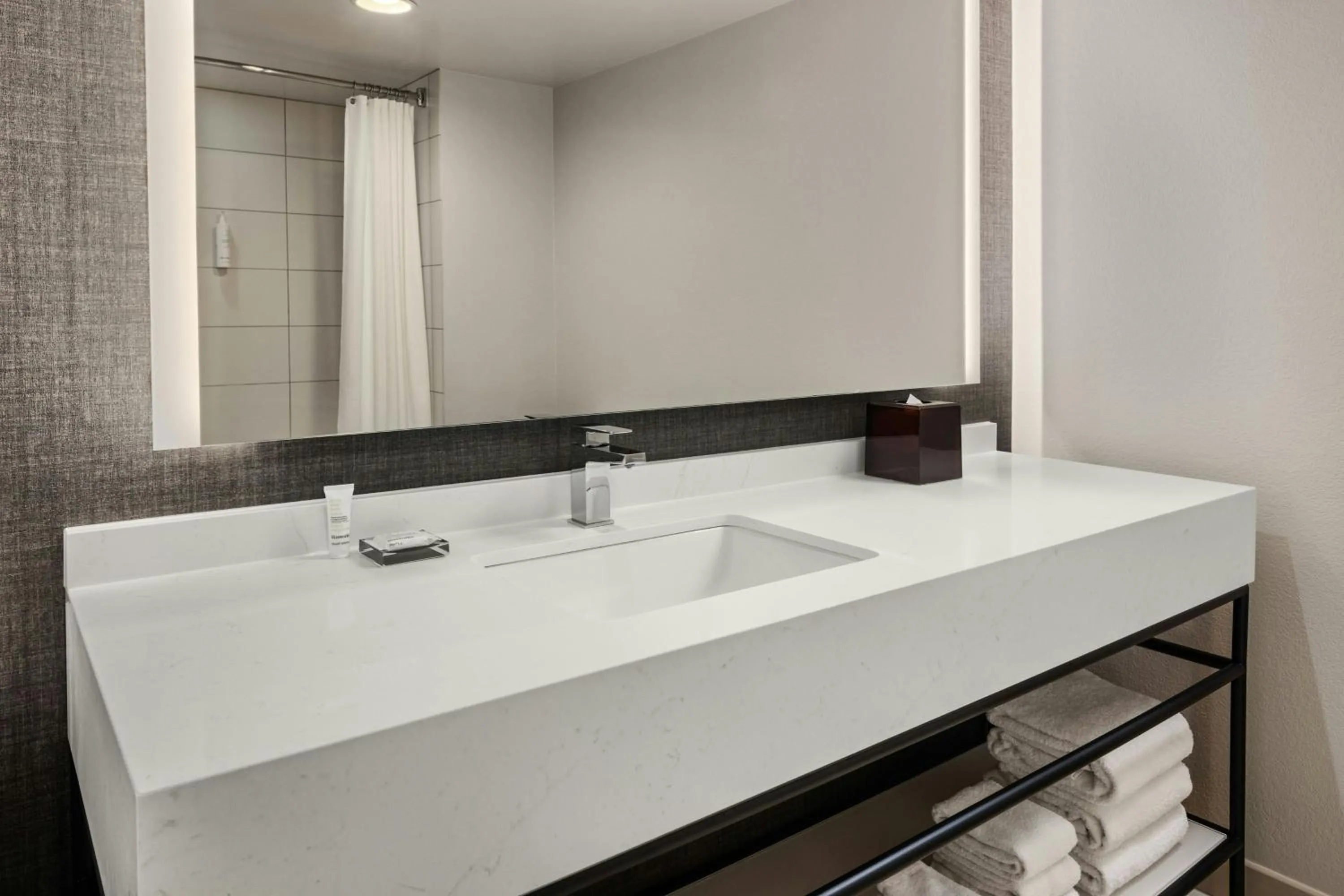 Bathroom in Marriott Bloomington Normal Hotel and Conference Center