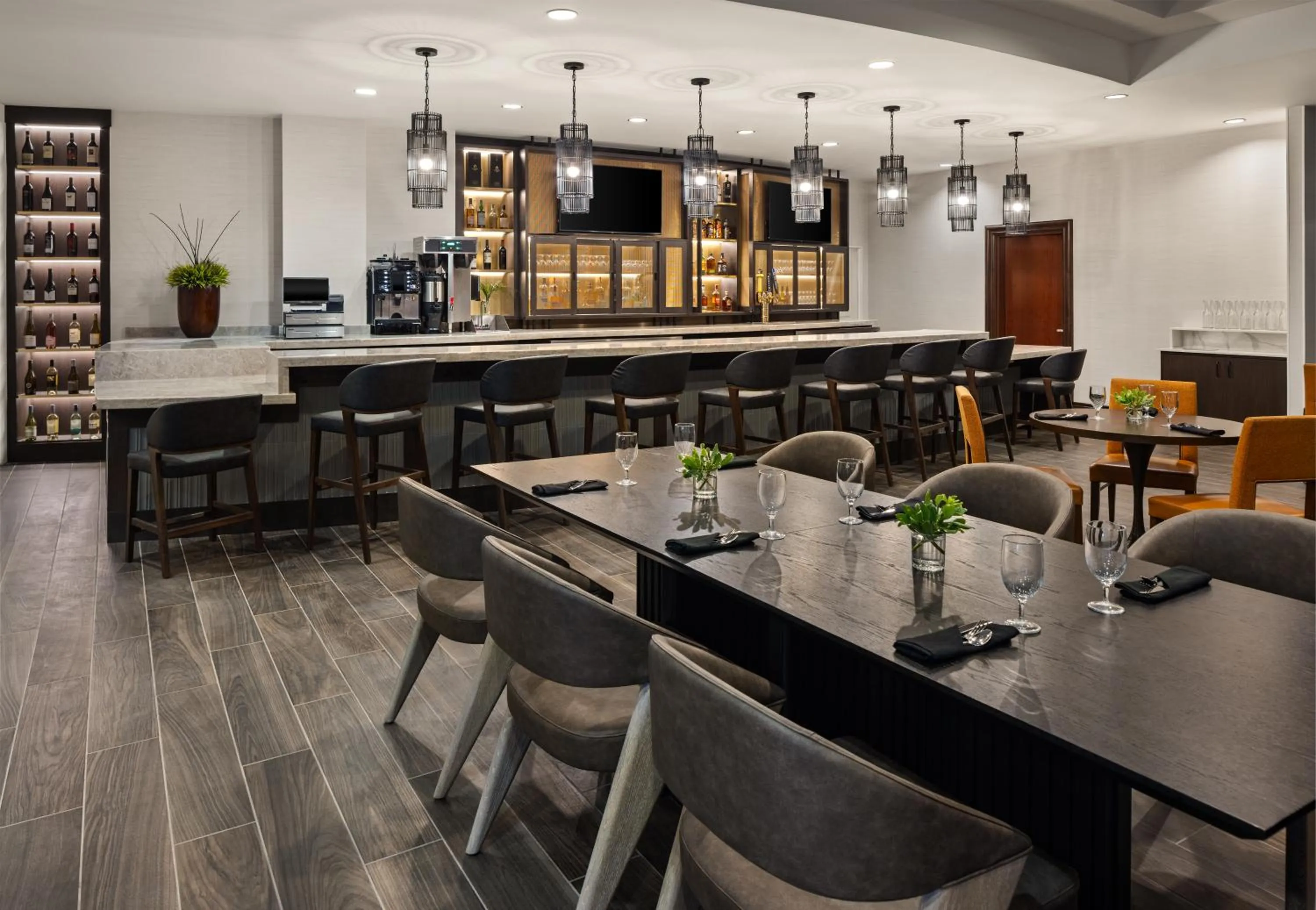 Restaurant/places to eat in Marriott Bloomington Normal Hotel and Conference Center