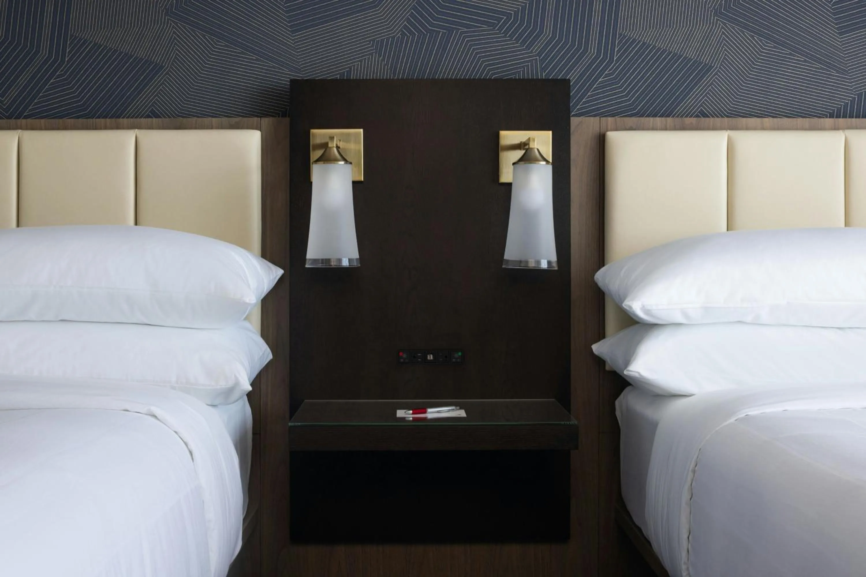 Photo of the whole room, Bed in Marriott Bloomington Normal Hotel and Conference Center