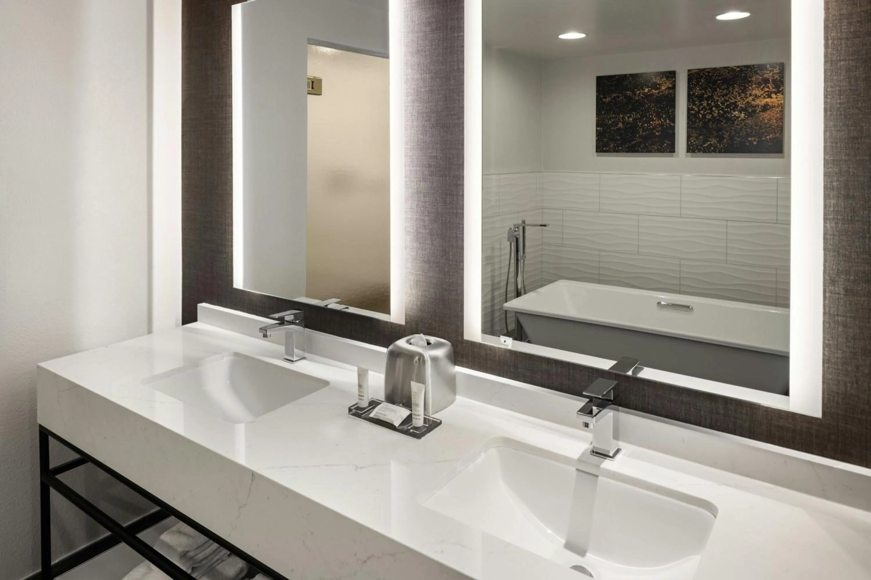 Bathroom in Marriott Bloomington Normal Hotel and Conference Center