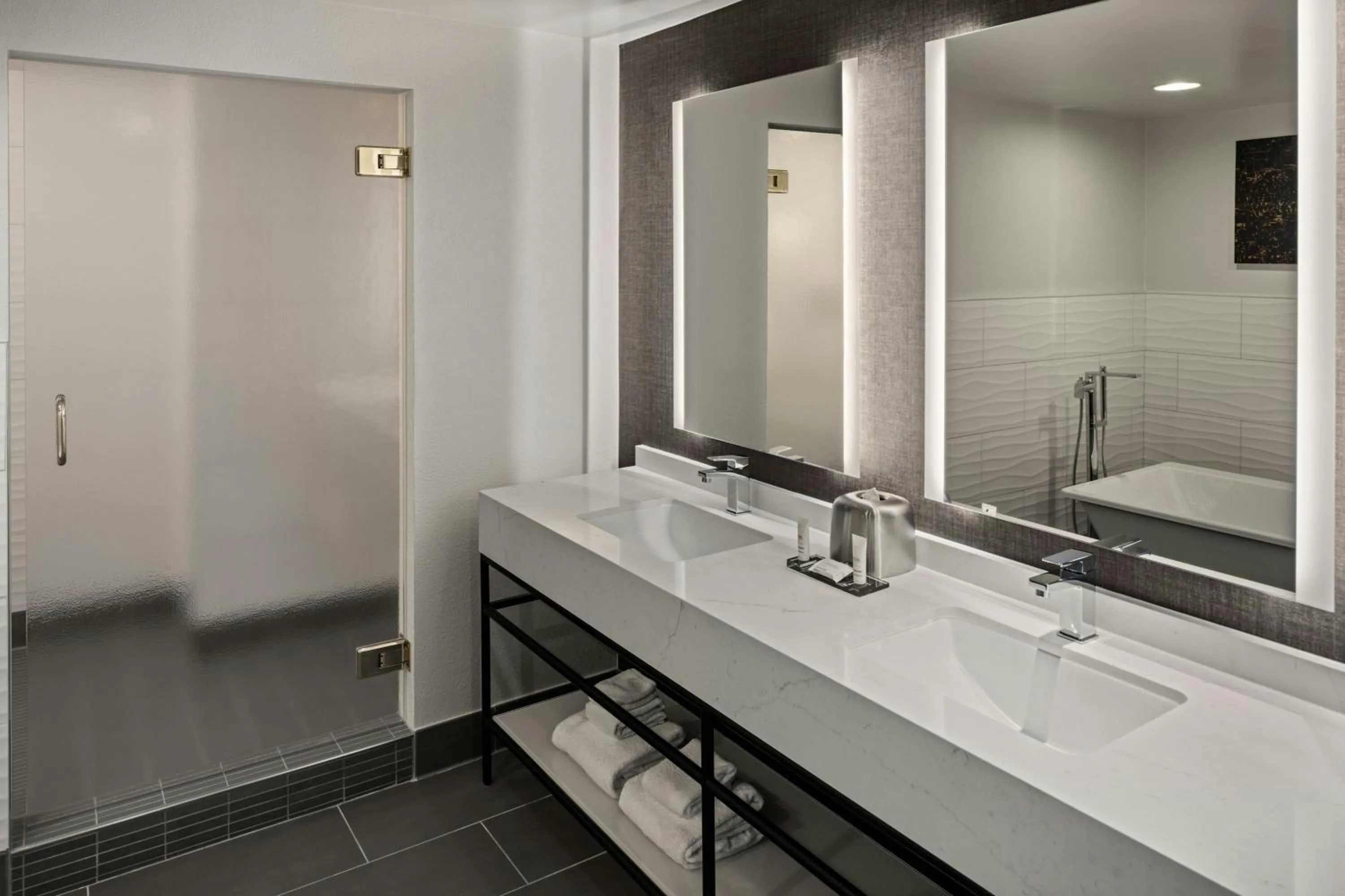 Bathroom in Marriott Bloomington Normal Hotel and Conference Center