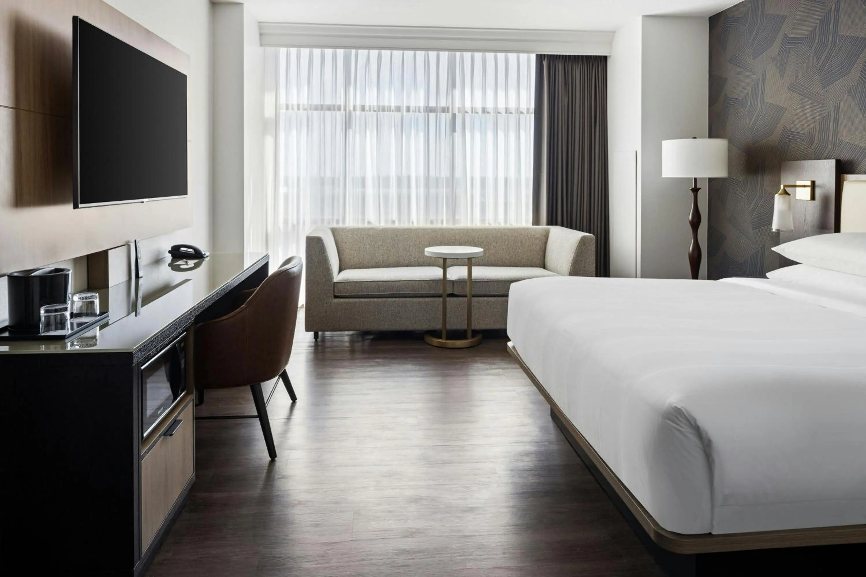 Photo of the whole room, Bed in Marriott Bloomington Normal Hotel and Conference Center