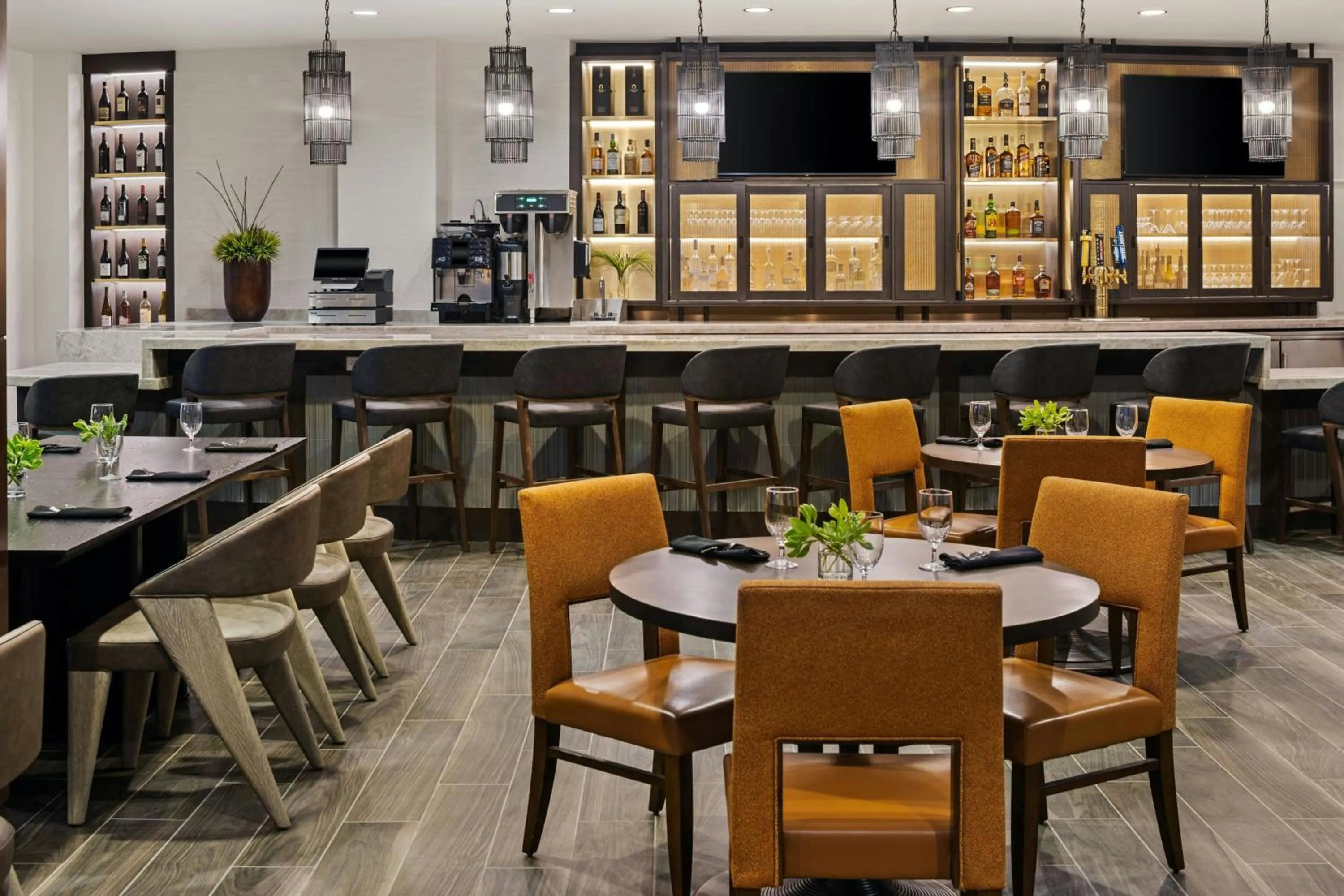 Restaurant/places to eat in Marriott Bloomington Normal Hotel and Conference Center