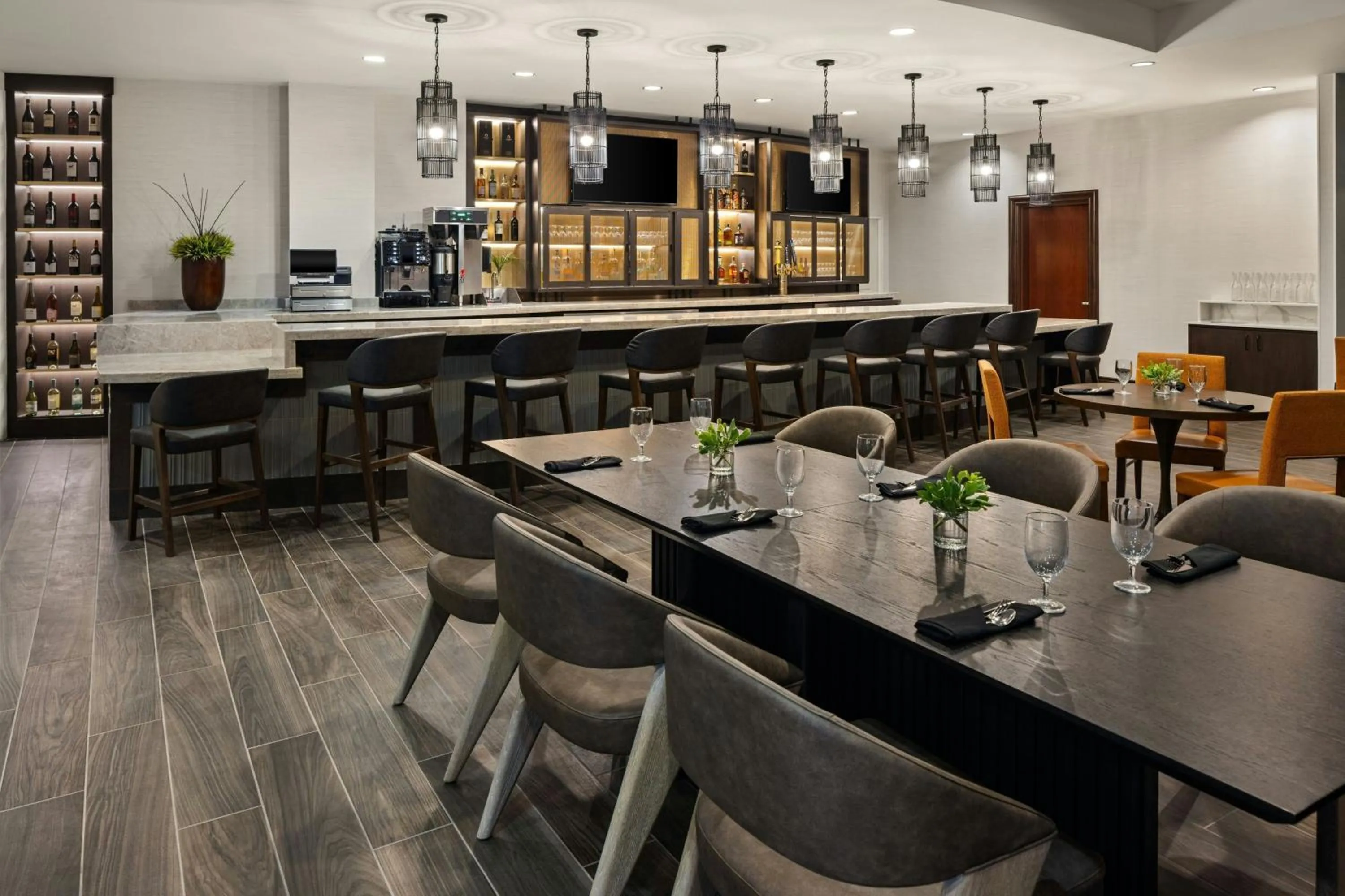 Restaurant/places to eat in Marriott Bloomington Normal Hotel and Conference Center