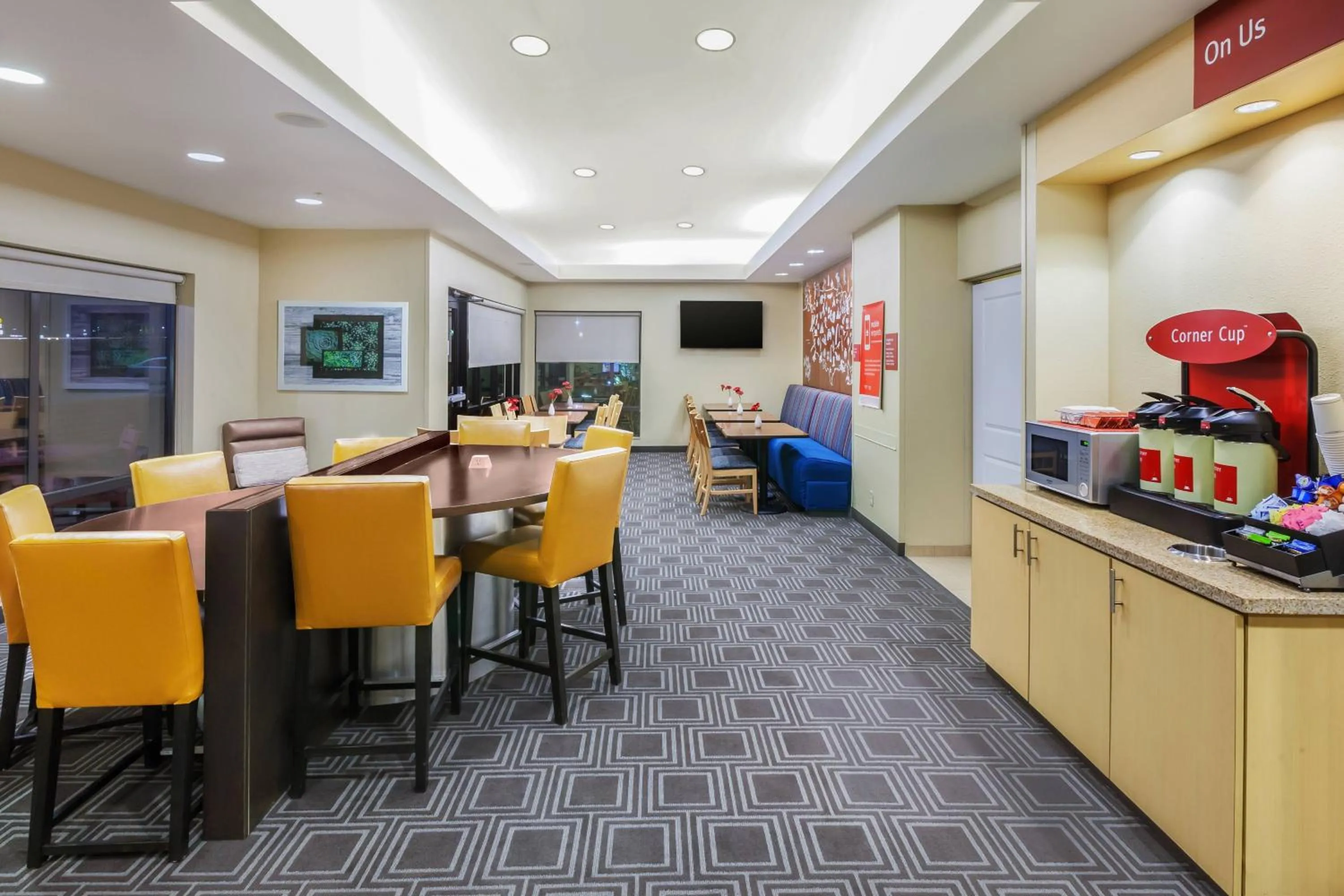 Breakfast in TownePlace Suites by Marriott Tulsa North/Owasso