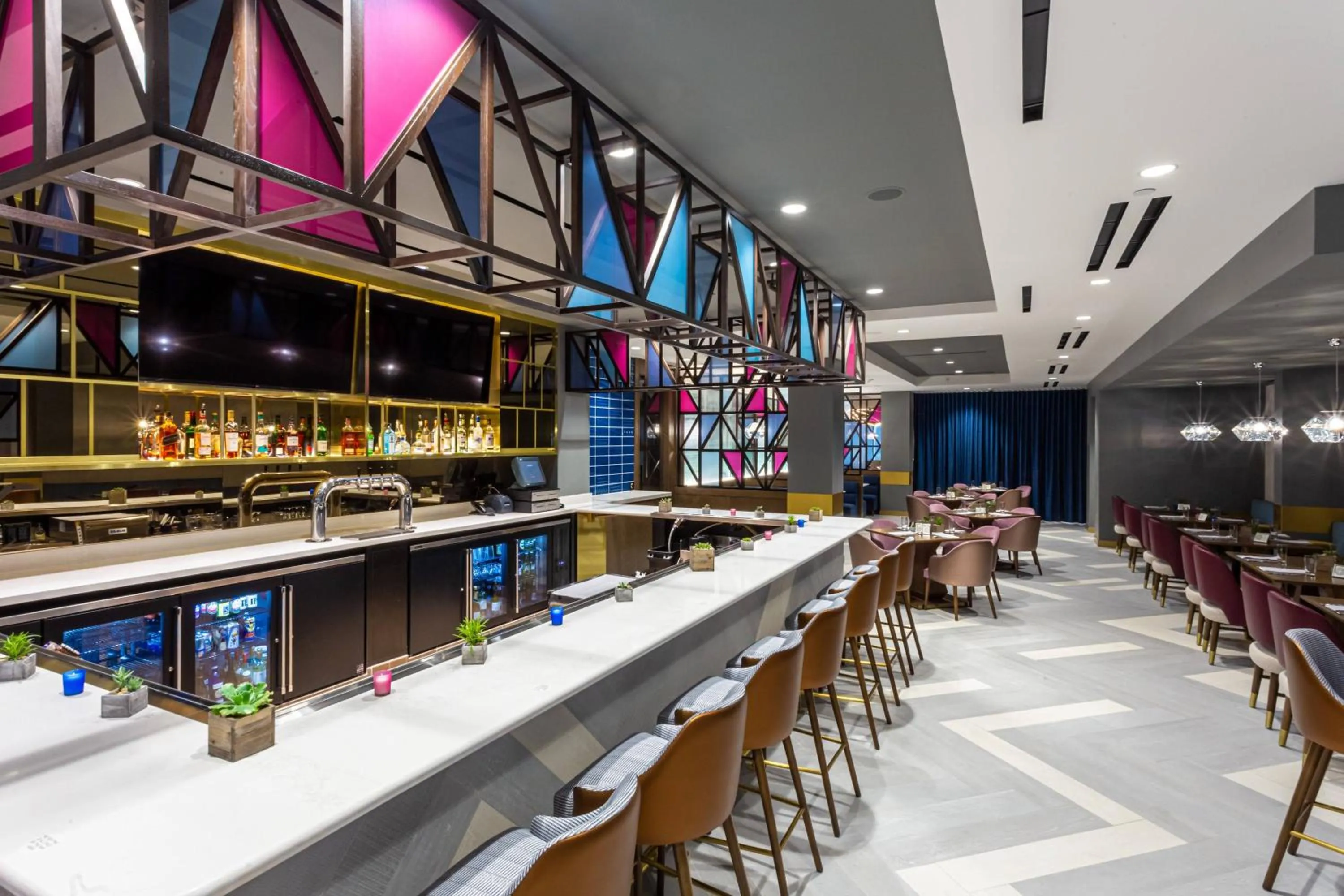 Lounge or bar in Marriott Providence Downtown