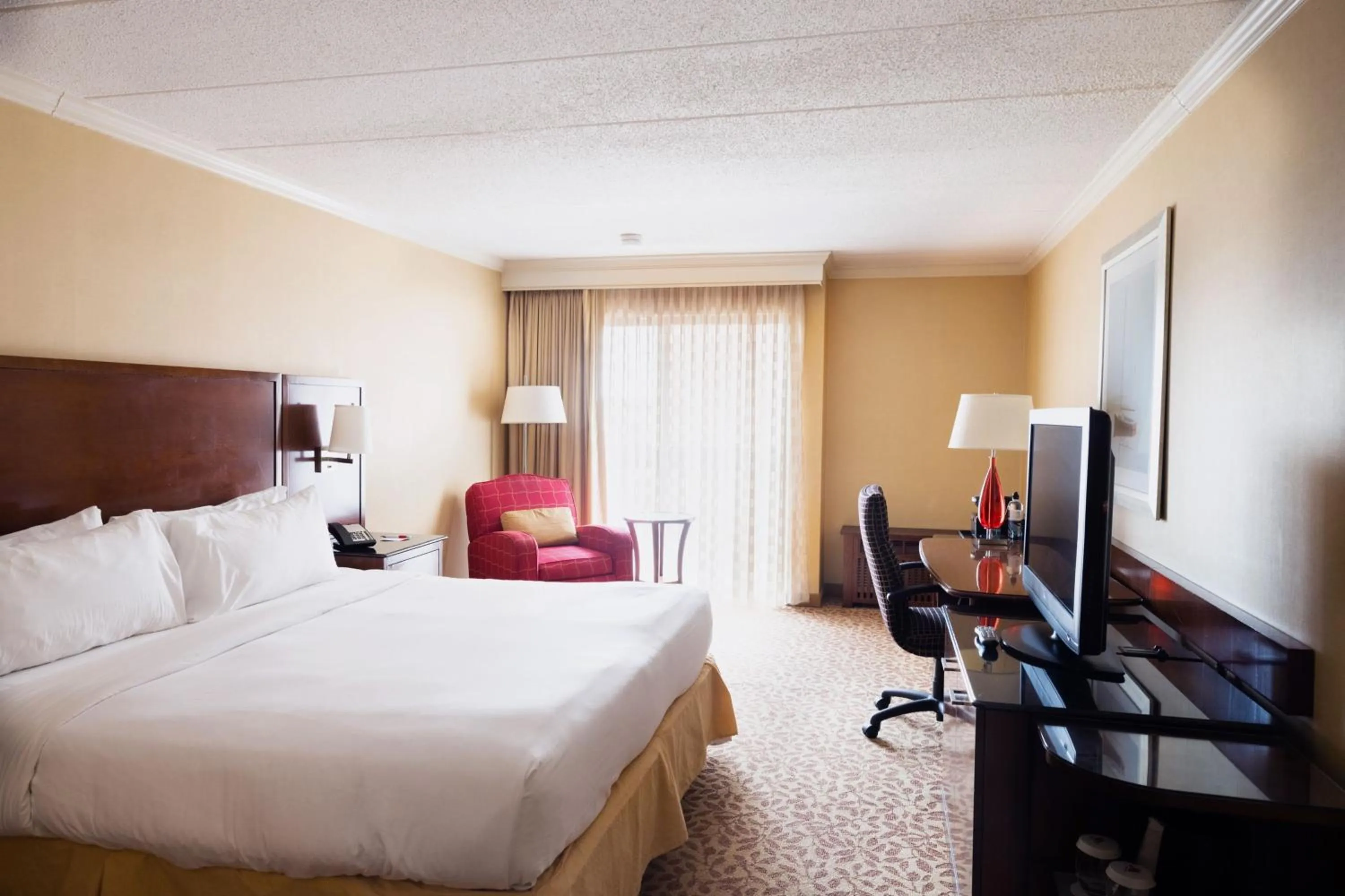 Photo of the whole room, Bed in Marriott Providence Downtown