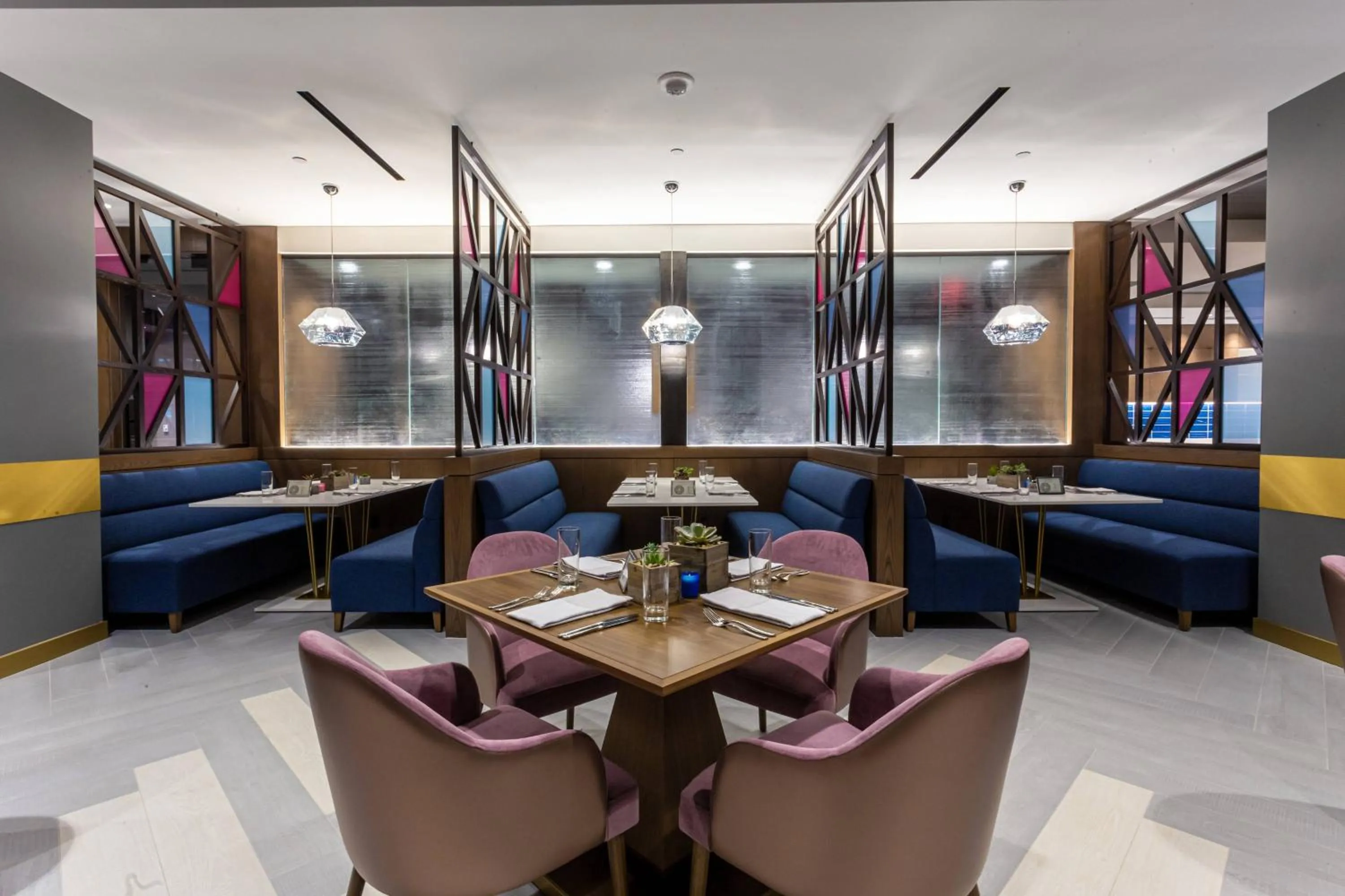 Restaurant/places to eat in Marriott Providence Downtown