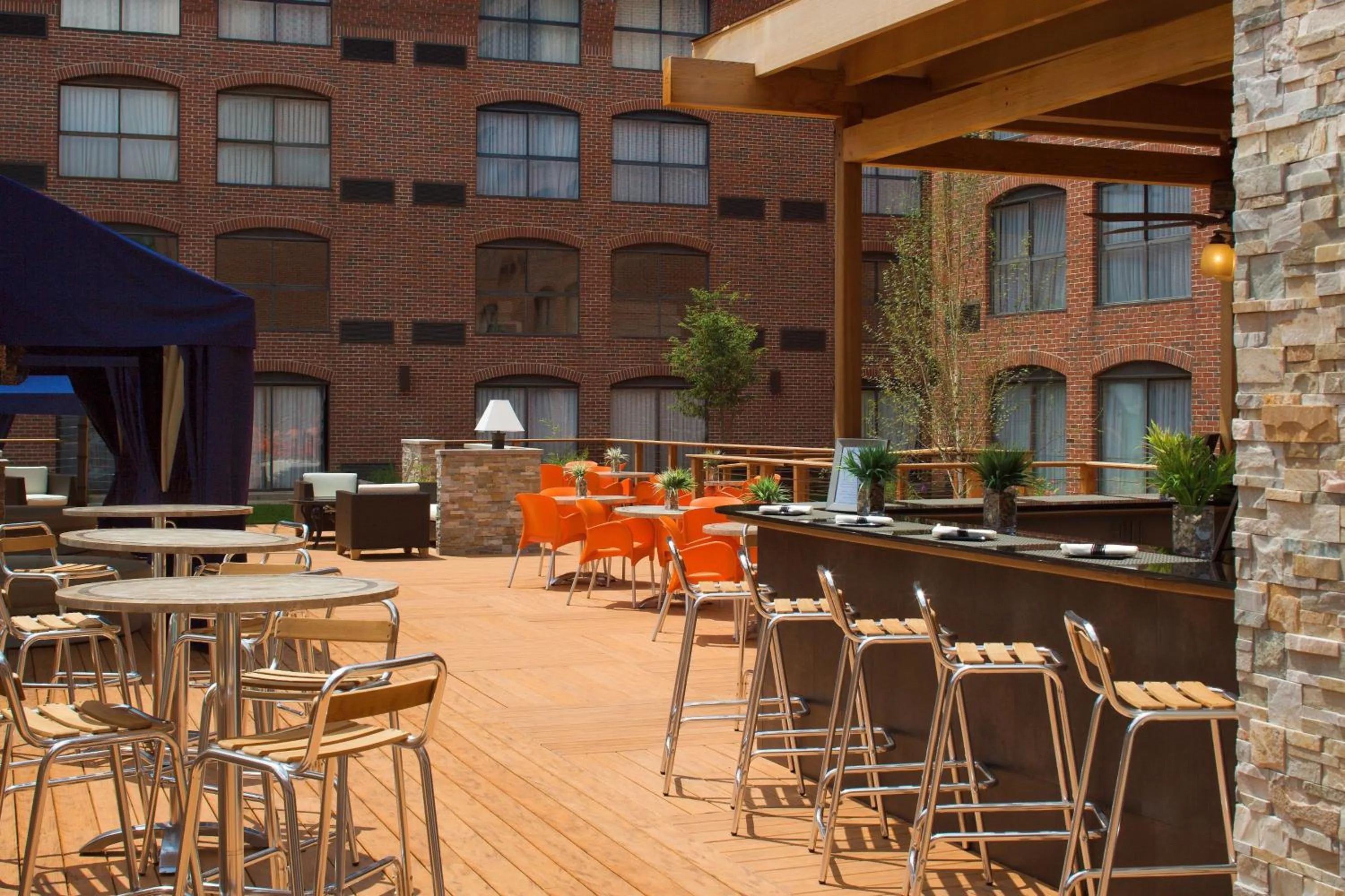 Restaurant/places to eat in Marriott Providence Downtown