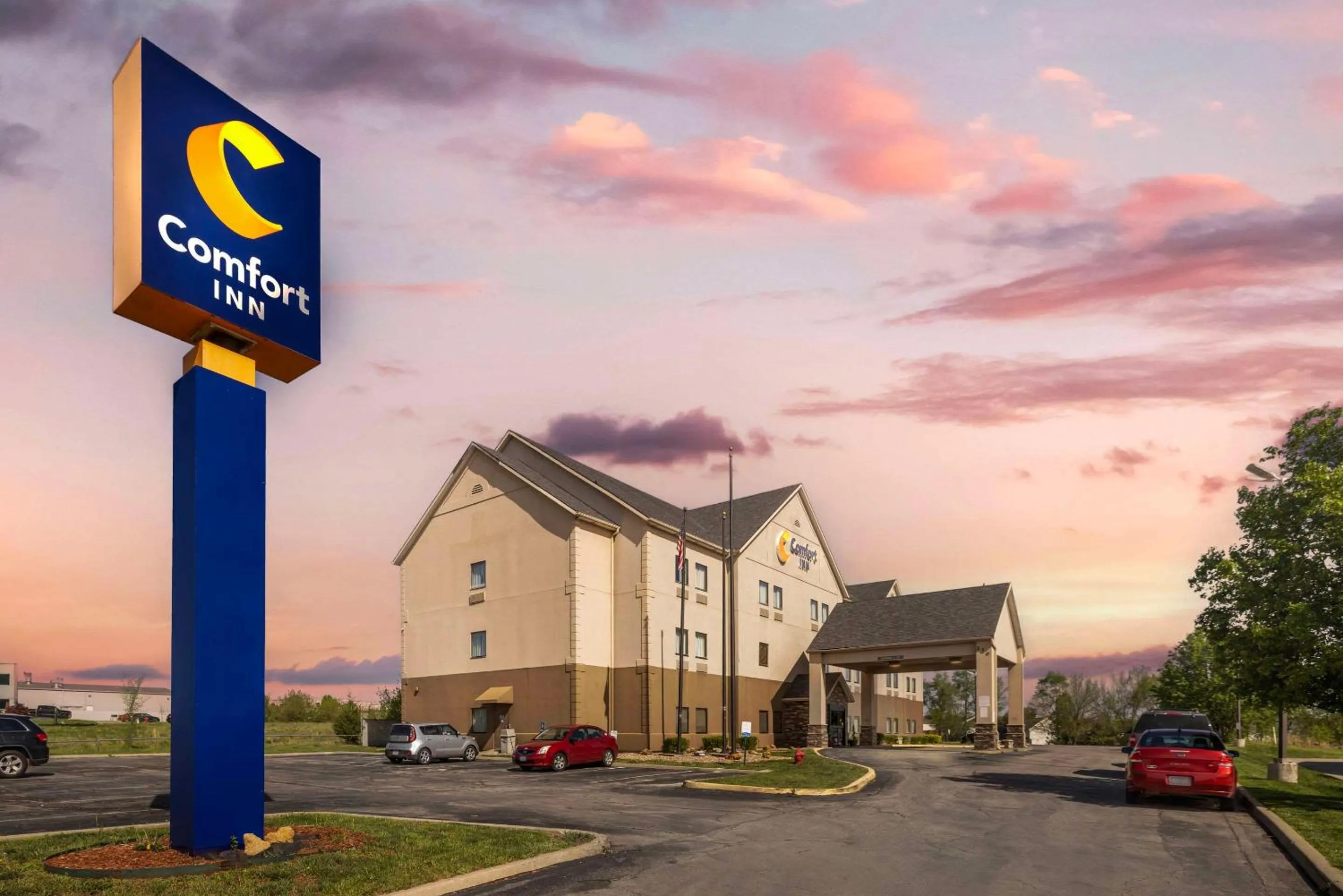 Property building in Comfort Inn Grain Valley