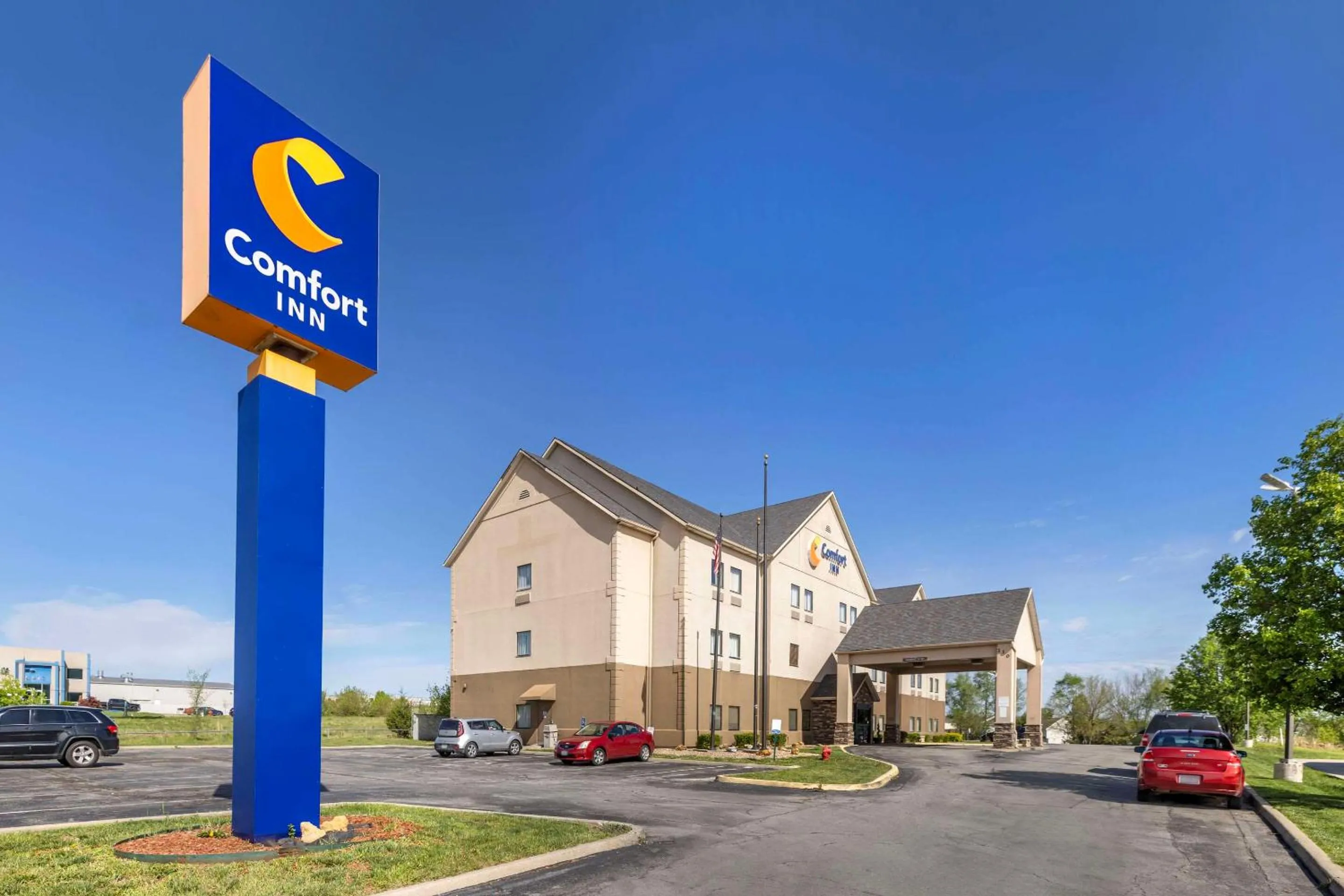 Property building in Comfort Inn Grain Valley