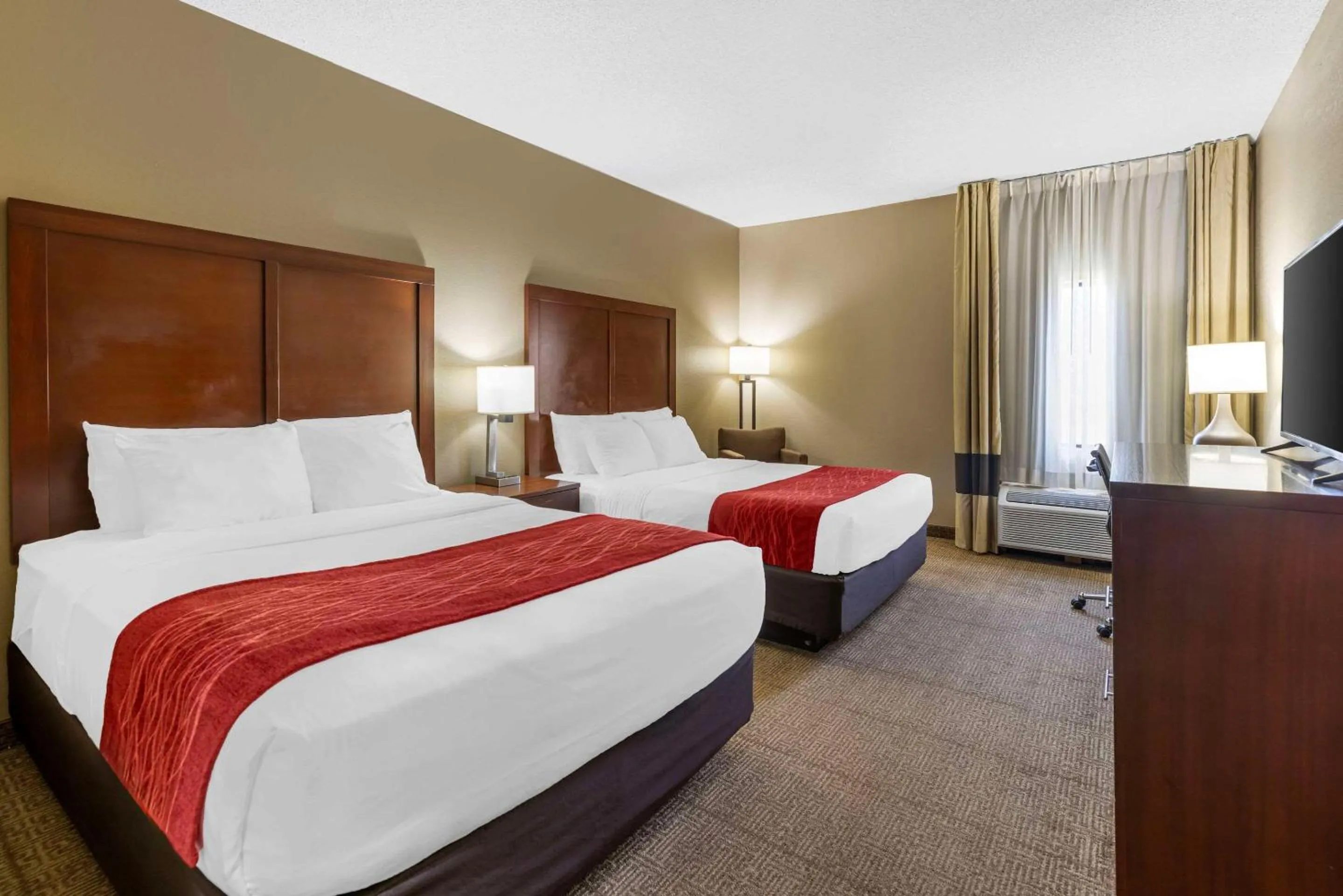 Bedroom in Comfort Inn Grain Valley