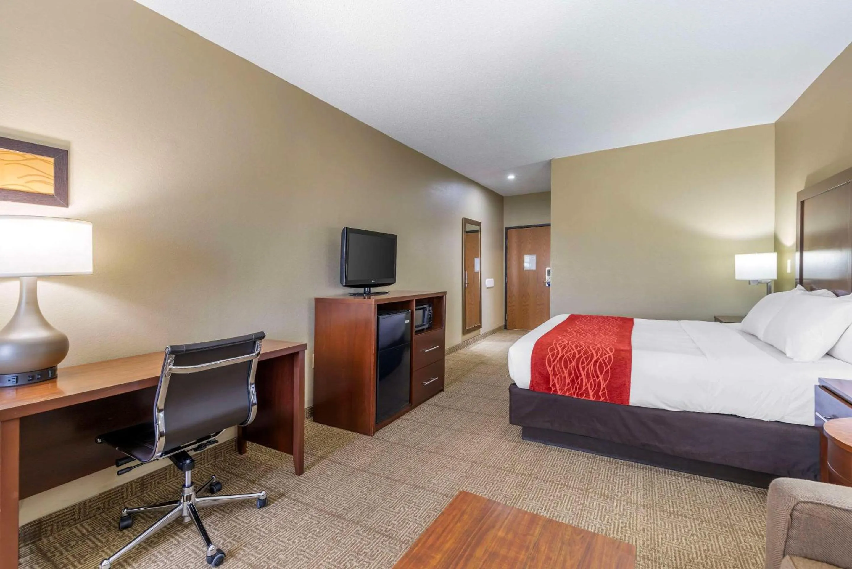 Bedroom in Comfort Inn Grain Valley