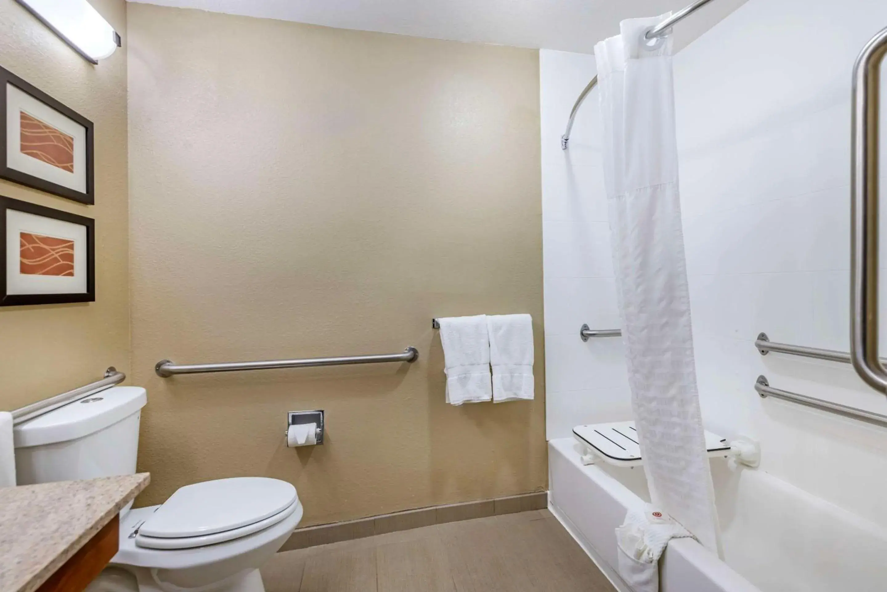 Bedroom in Comfort Inn Grain Valley Bedroom in Comfort Inn Grain Valley