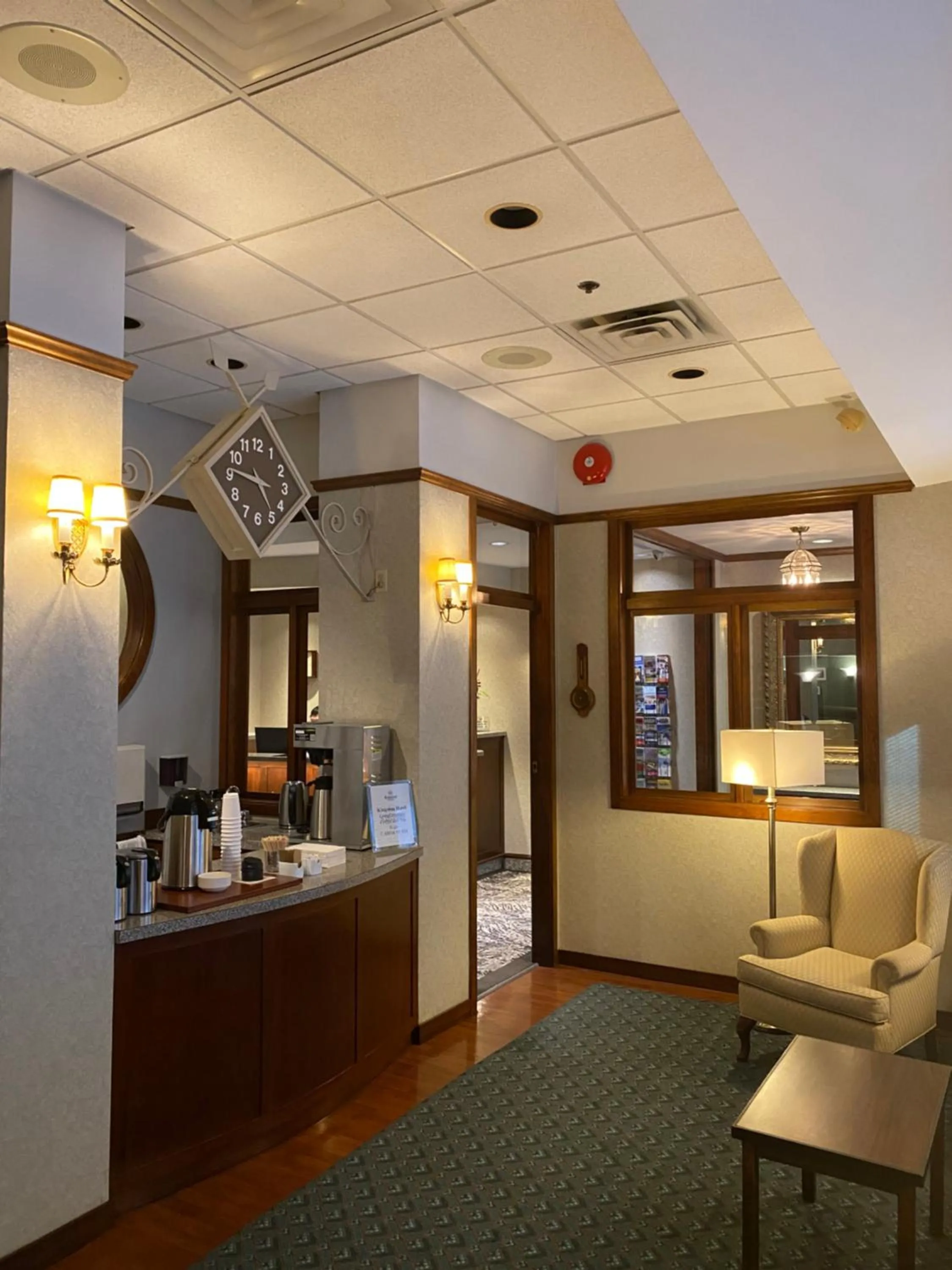 Coffee/tea facilities in Kingston Hotel