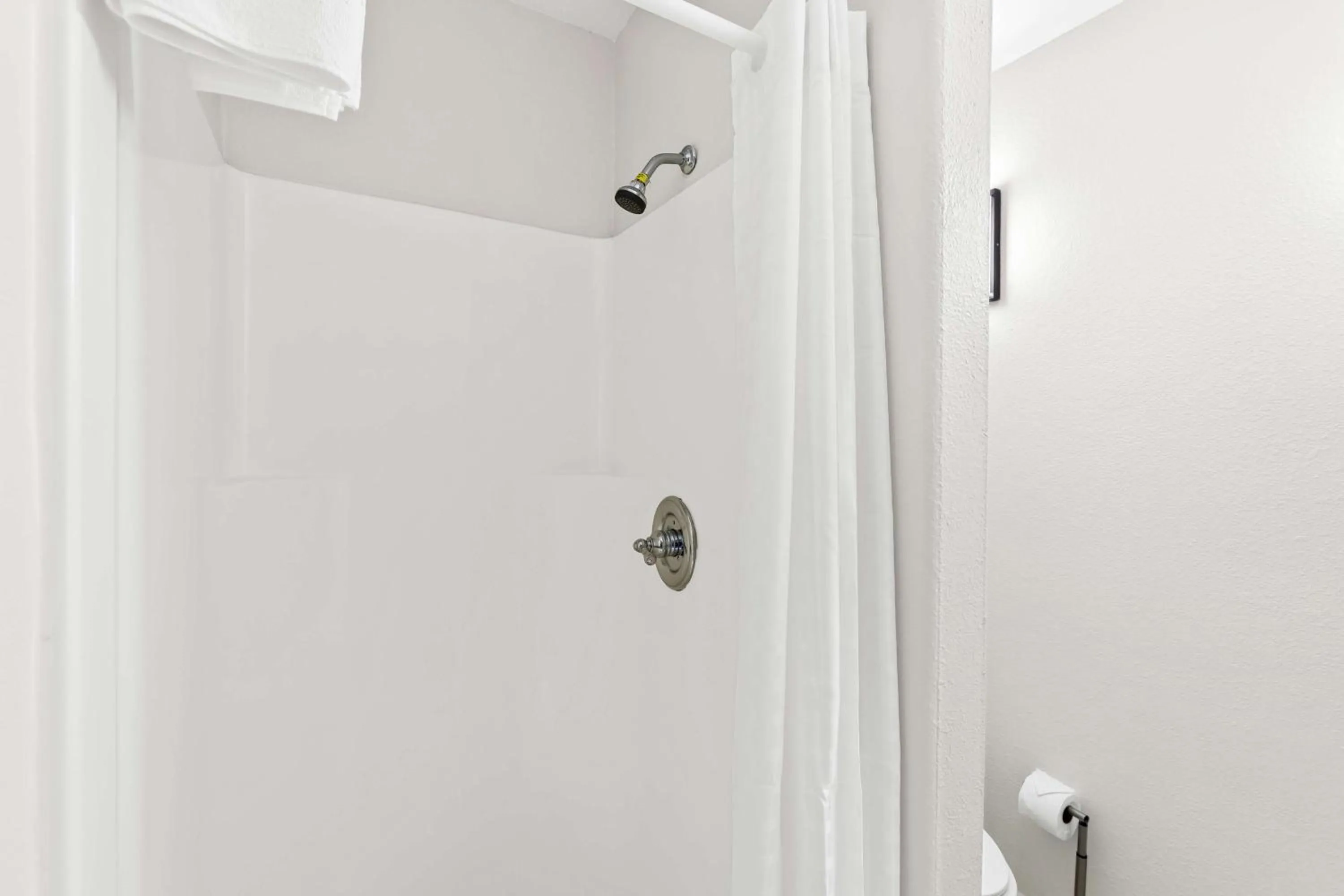 Bathroom in Sonesta Essential Beaumont