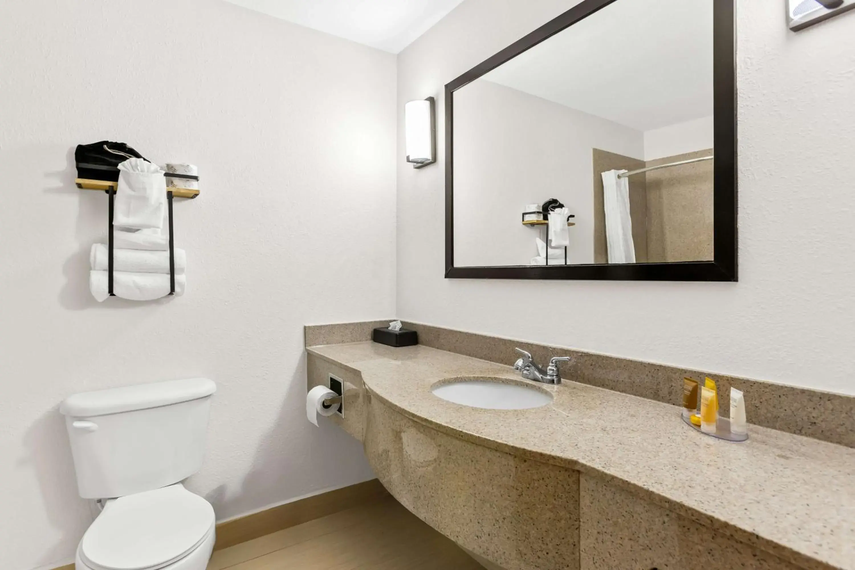 Bedroom in Sonesta Essential Beaumont Bedroom in Sonesta Essential Beaumont