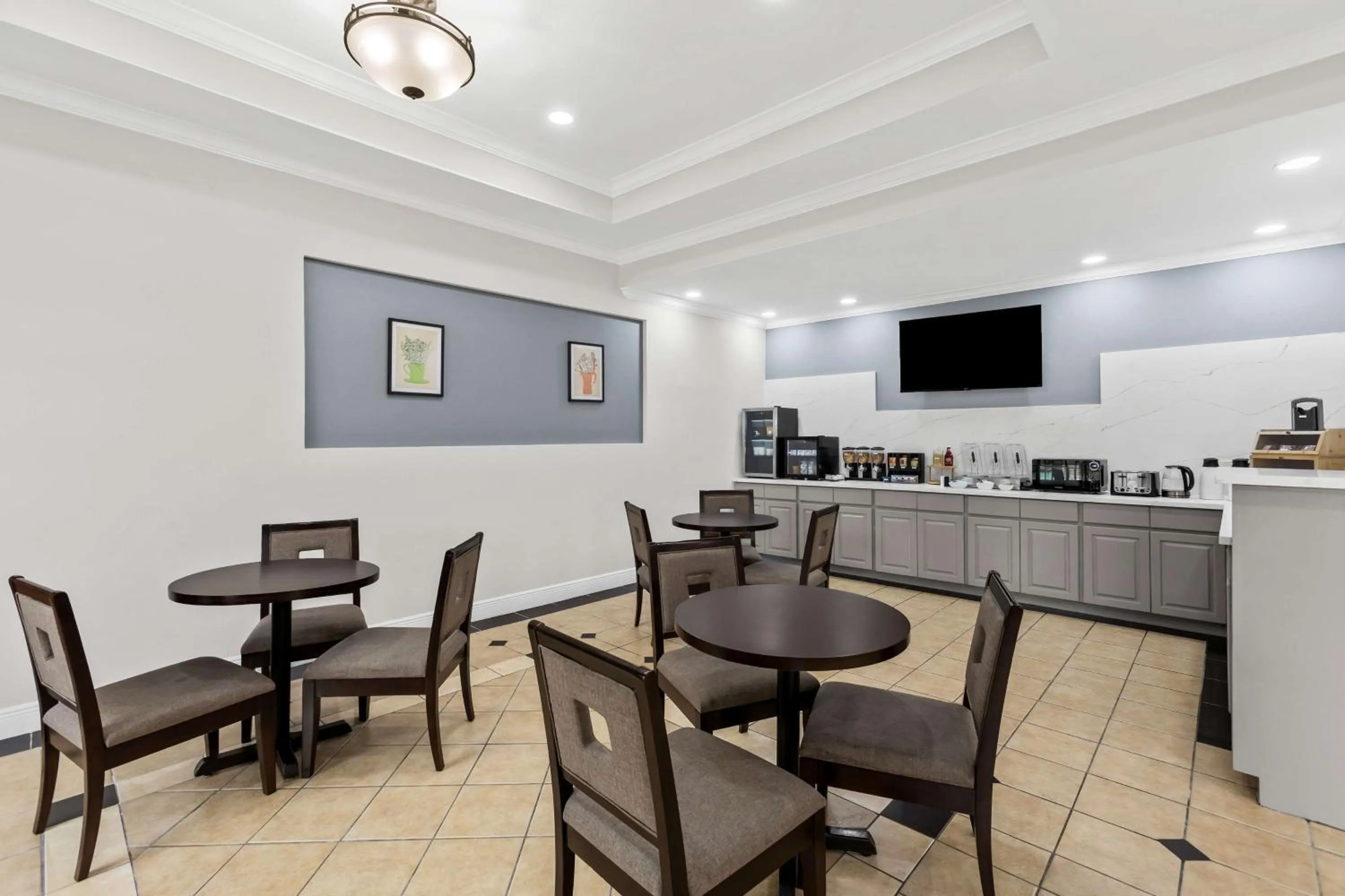 Restaurant/places to eat in Sonesta Essential Beaumont