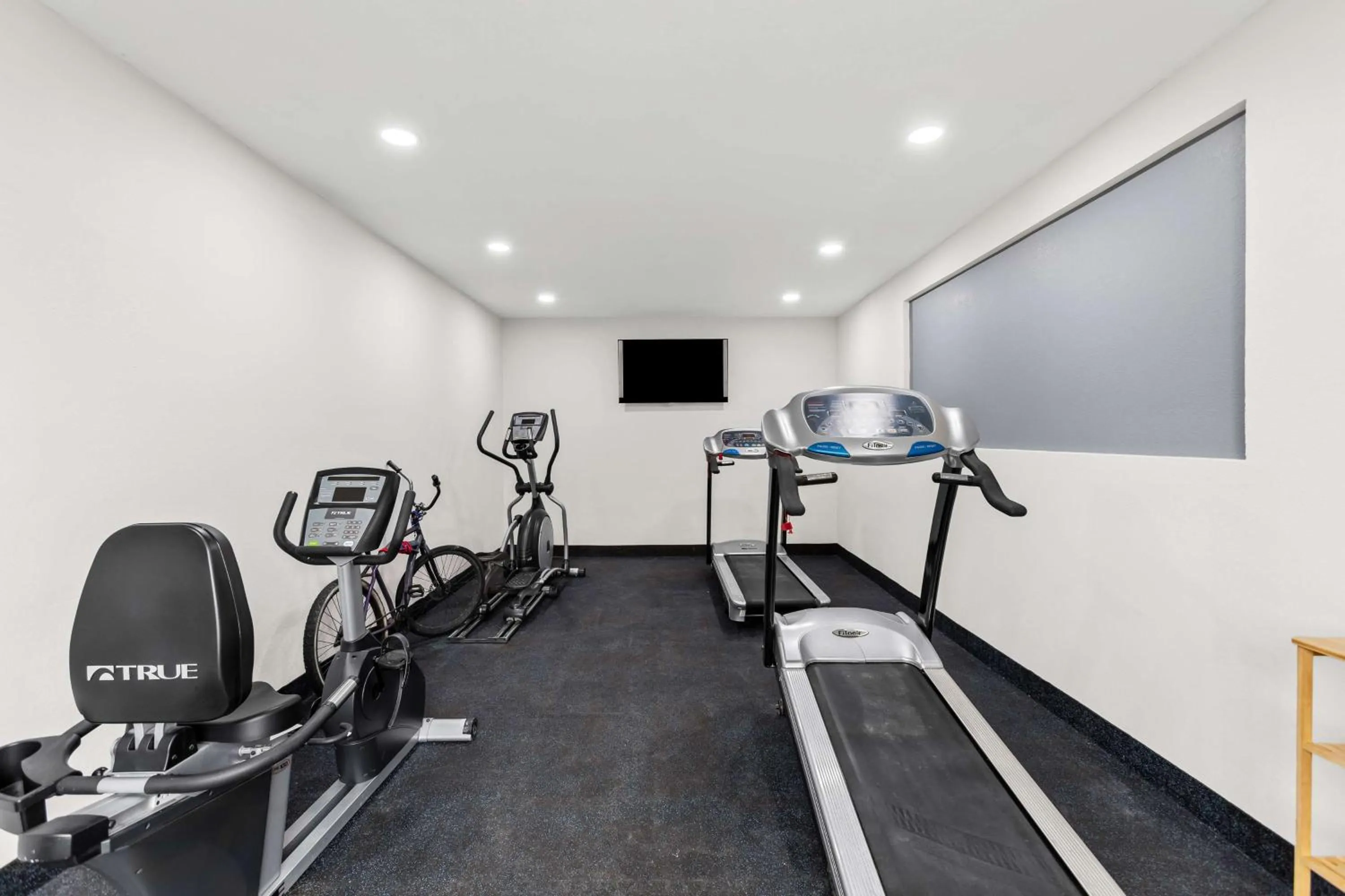 Fitness centre/facilities in Sonesta Essential Beaumont