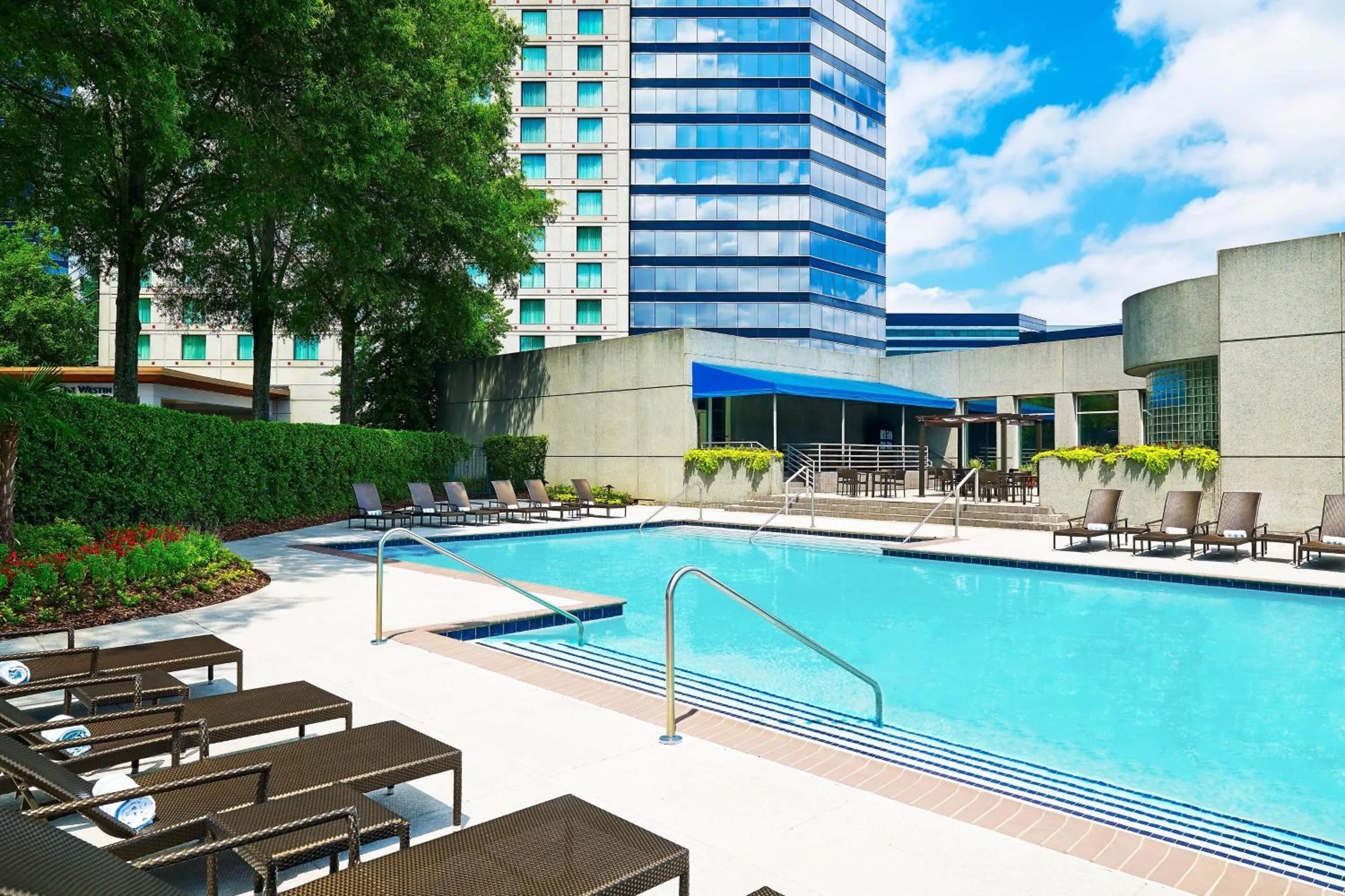 Swimming pool in The Westin Atlanta Perimeter North