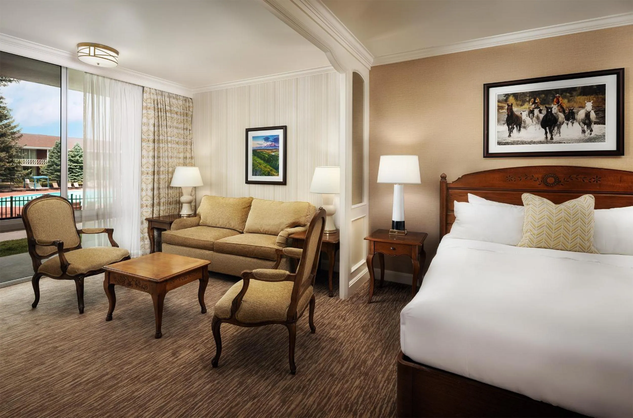 Bed in Little America Hotel & Resort Cheyenne