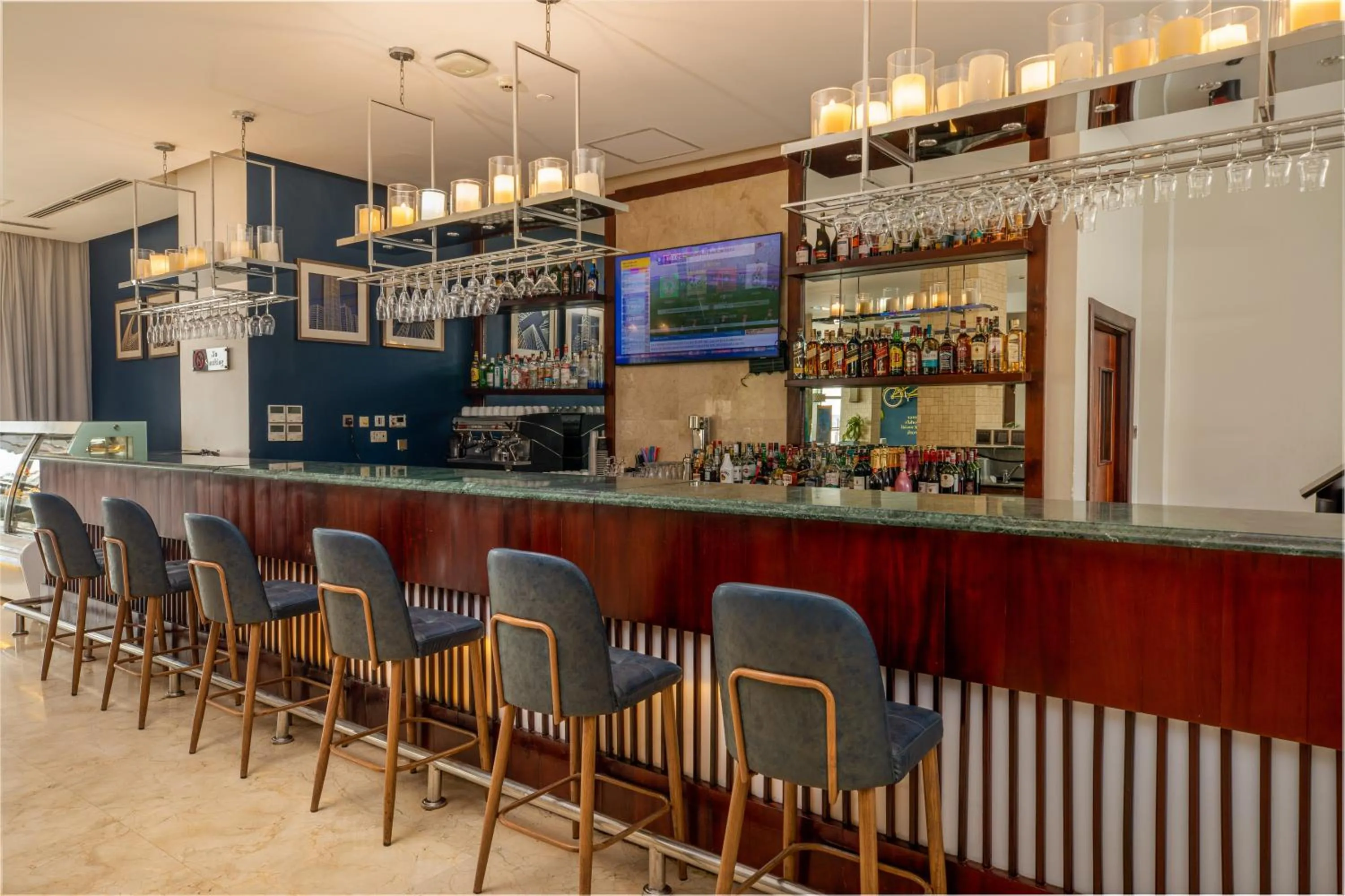 Restaurant/places to eat in Golden Tulip Canaan Kampala