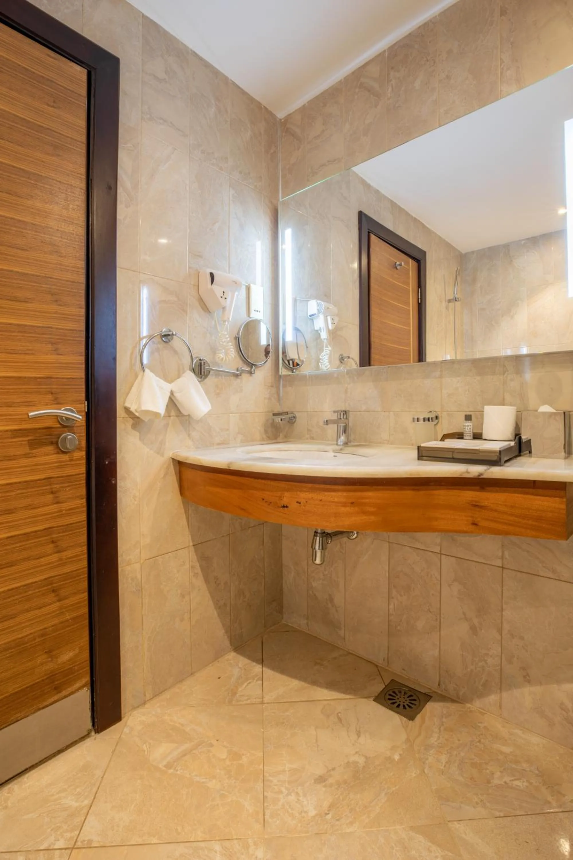 Toilet in Golden Tulip Canaan Kampala