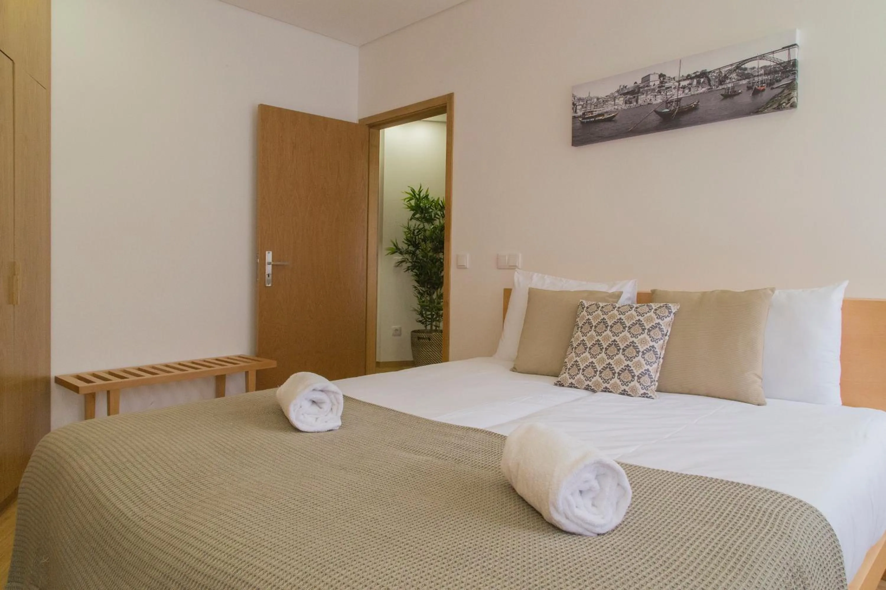 Bedroom, Bed in Spot Apartments Trindade