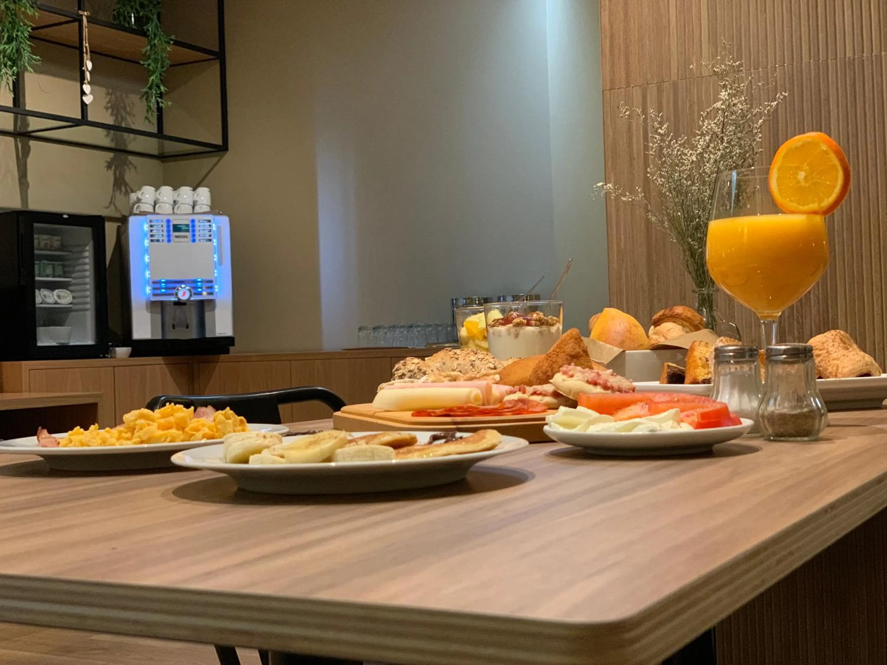 American breakfast in Spot Apartments Trindade