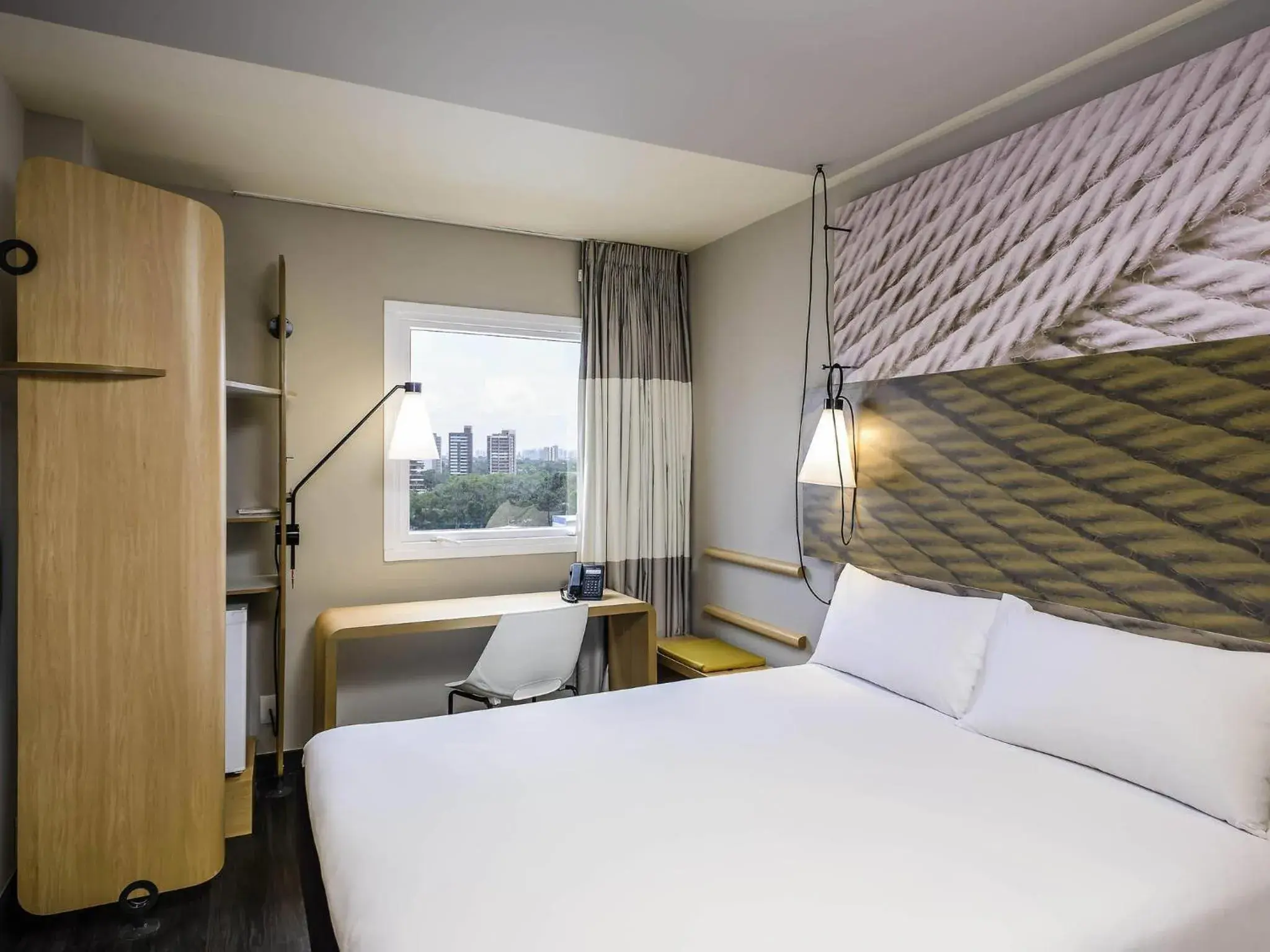 Bedroom, Bed in ibis Fortaleza Centro de Eventos Bedroom, Bed in ibis Fortaleza Centro de Eventos