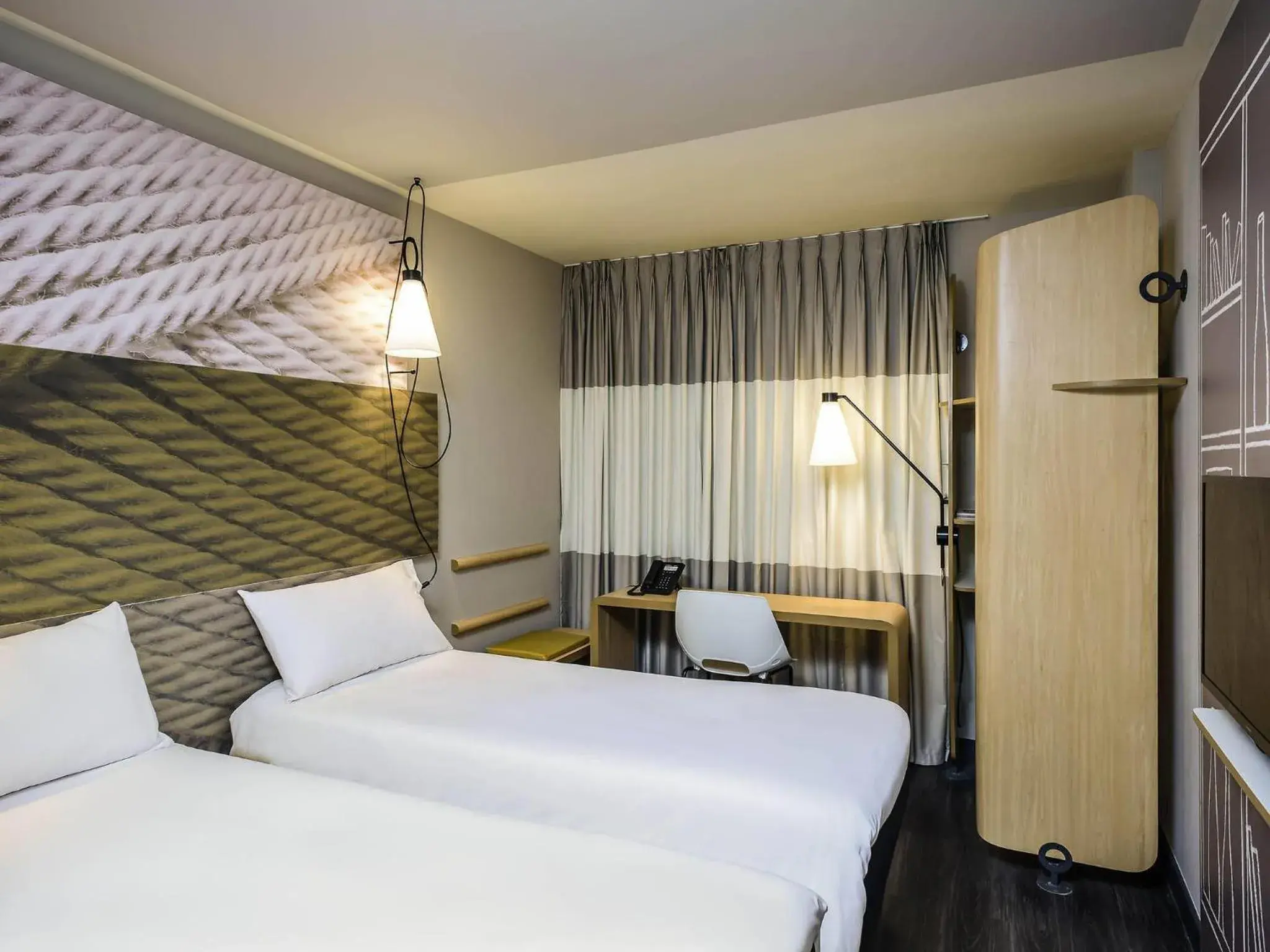 Bedroom, Bed in ibis Fortaleza Centro de Eventos Bedroom, Bed in ibis Fortaleza Centro de Eventos