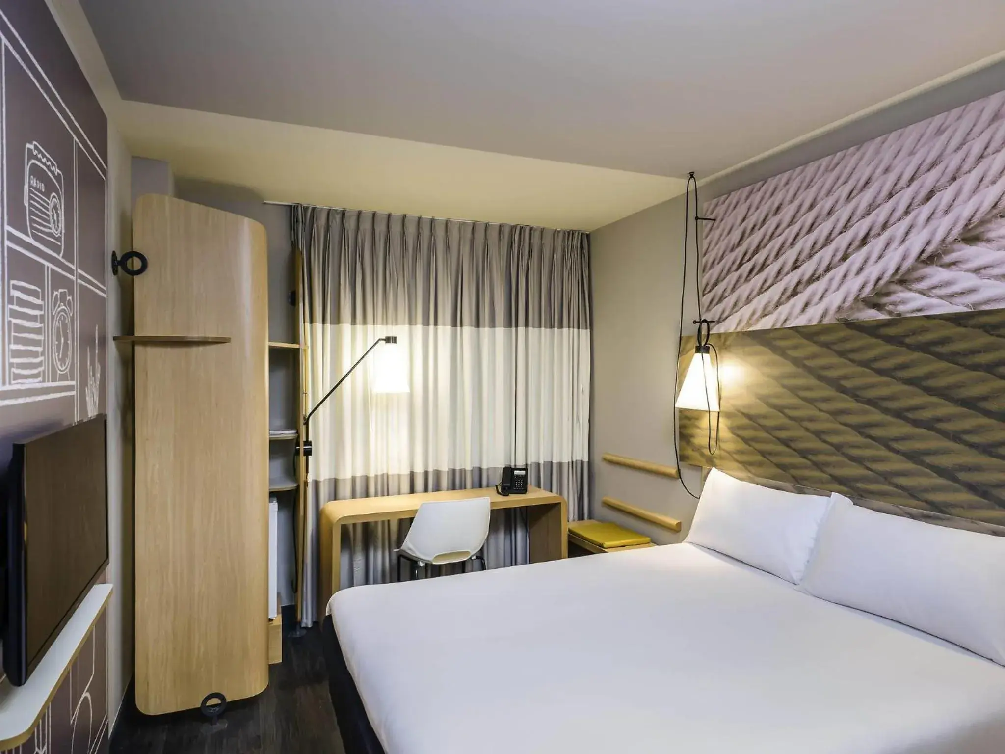 Standard Room with One Double Bed and Single Sofa Bed - single occupancy in ibis Fortaleza Centro de Eventos Standard Room with One Double Bed and Single Sofa Bed - single occupancy in ibis Fortaleza Centro de Eventos